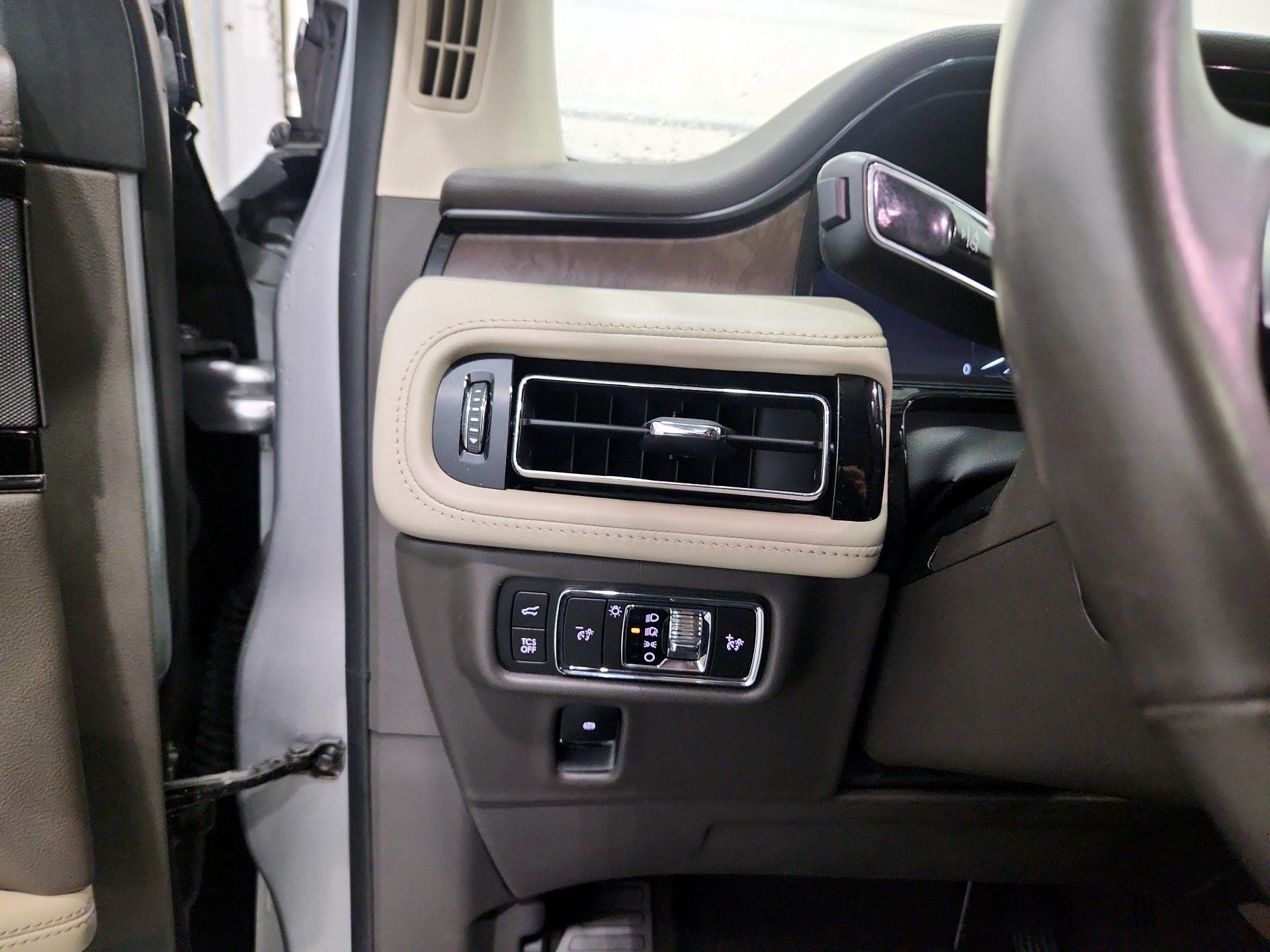 Thumbnail: 2023 Lincoln Nautilus - 13