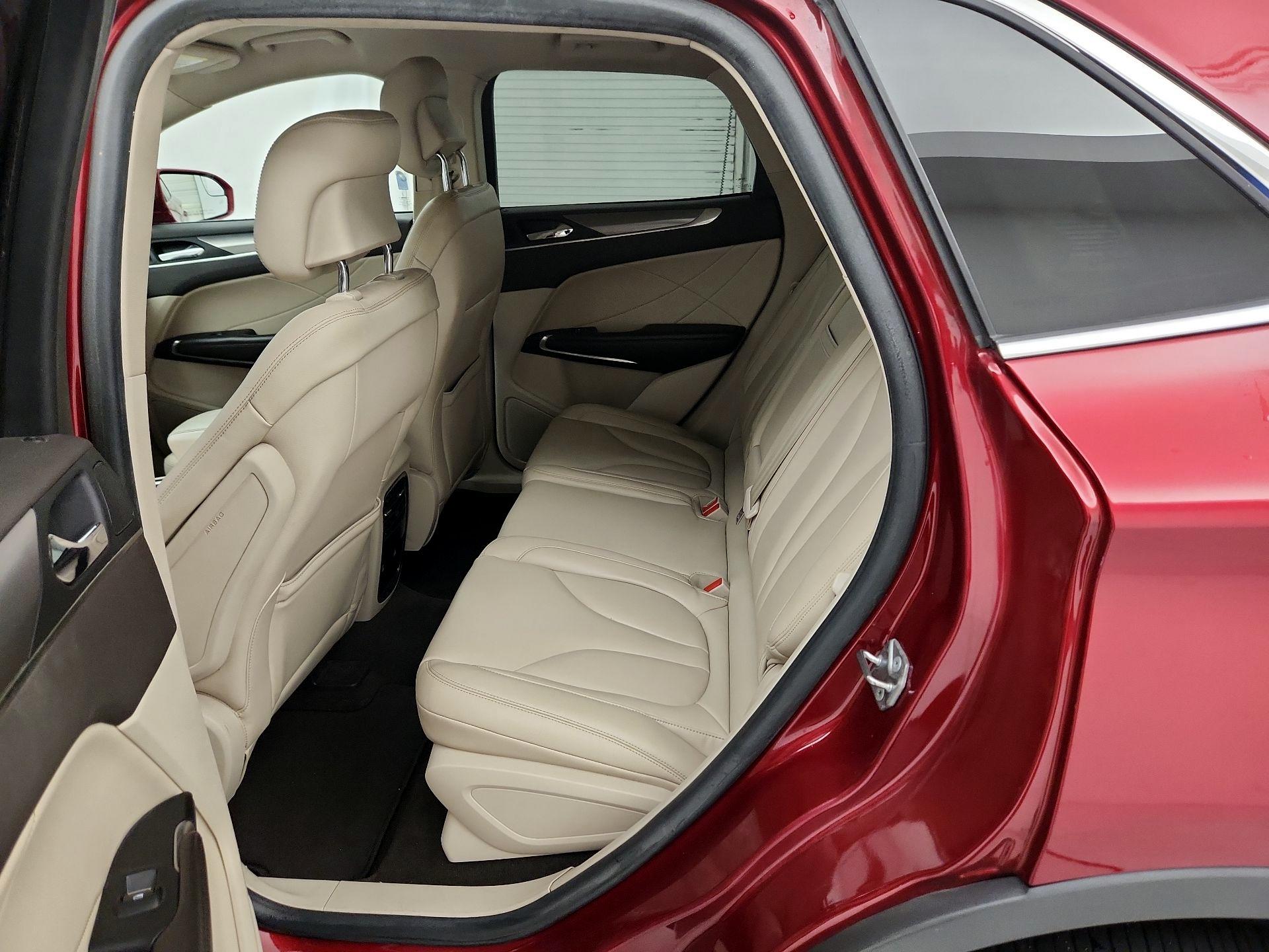 Thumbnail: 2019 Lincoln MKC - 17