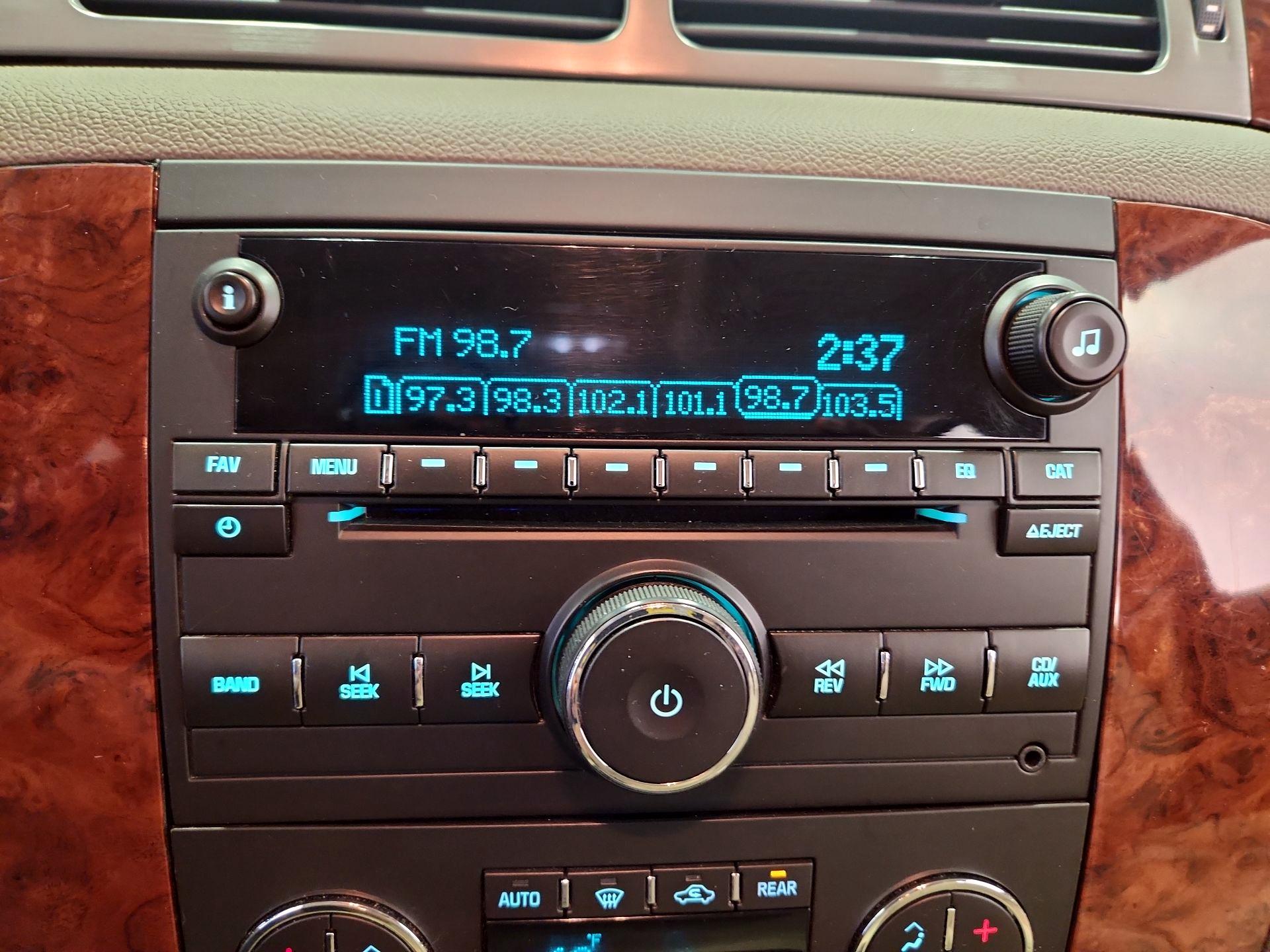 Thumbnail: 2014 Chevrolet Suburban - 14