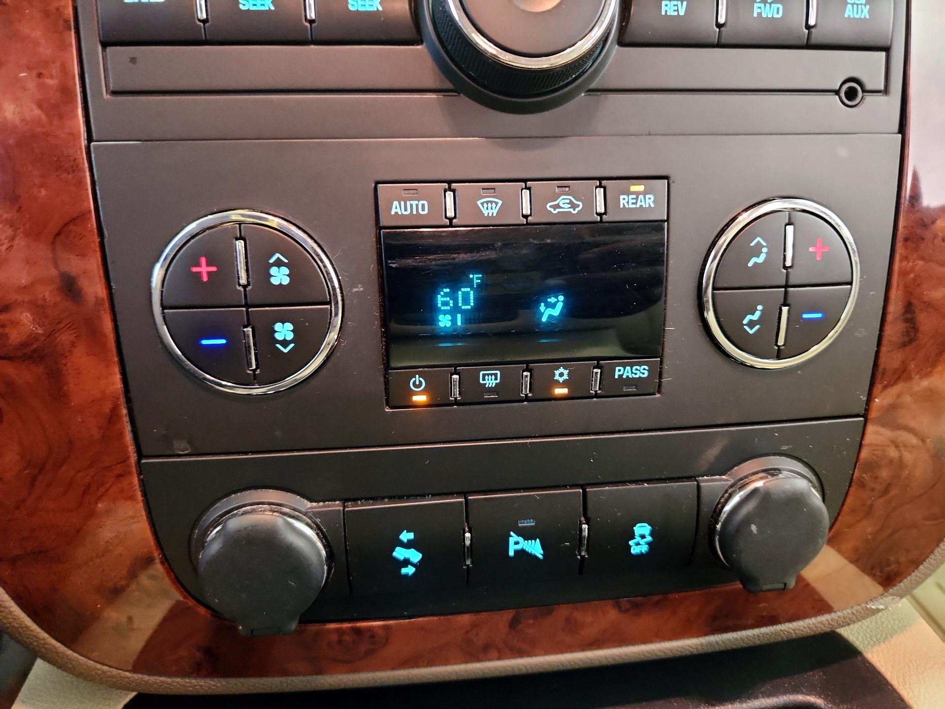 Thumbnail: 2014 Chevrolet Suburban - 15