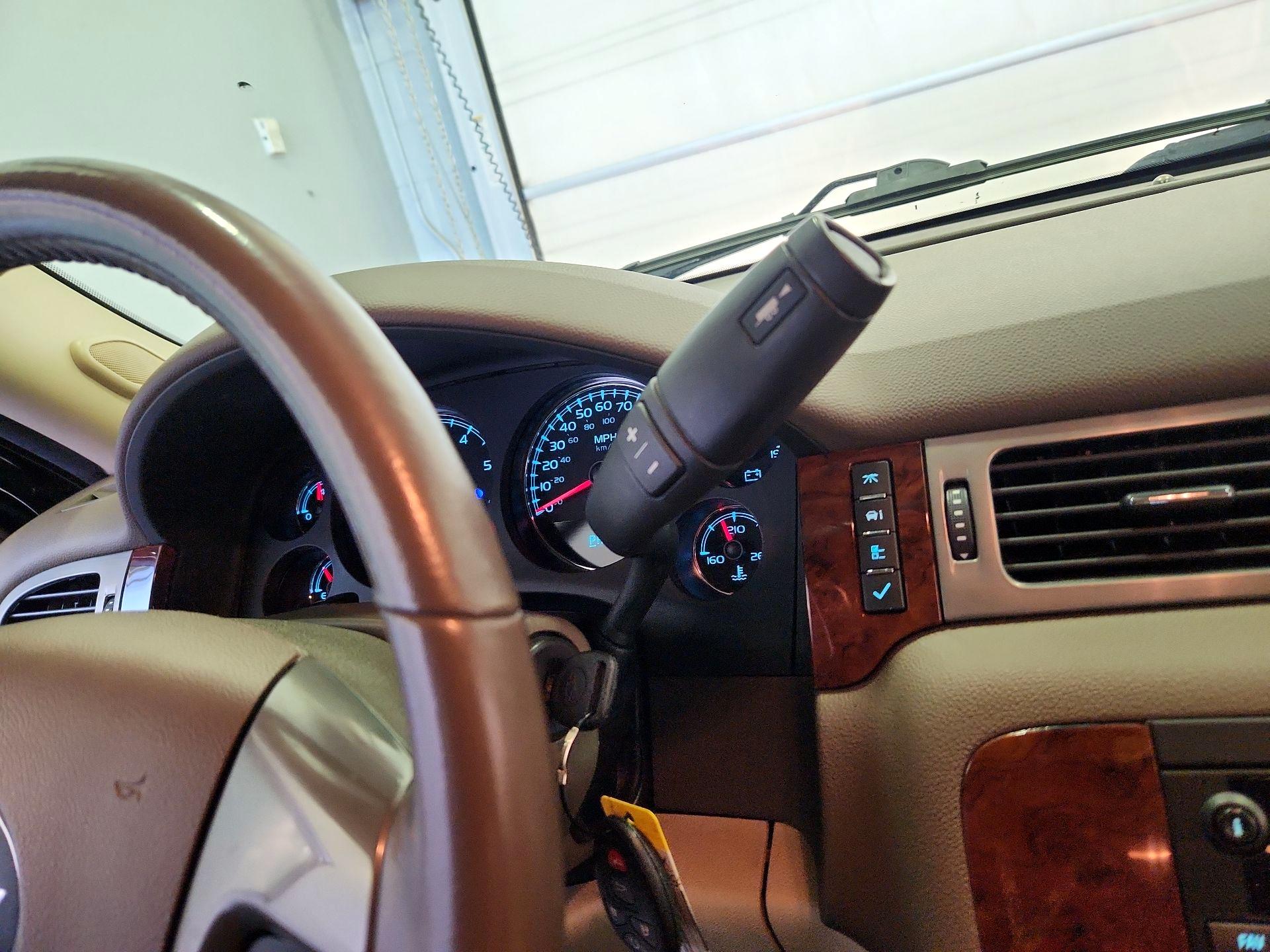 Thumbnail: 2014 Chevrolet Suburban - 16