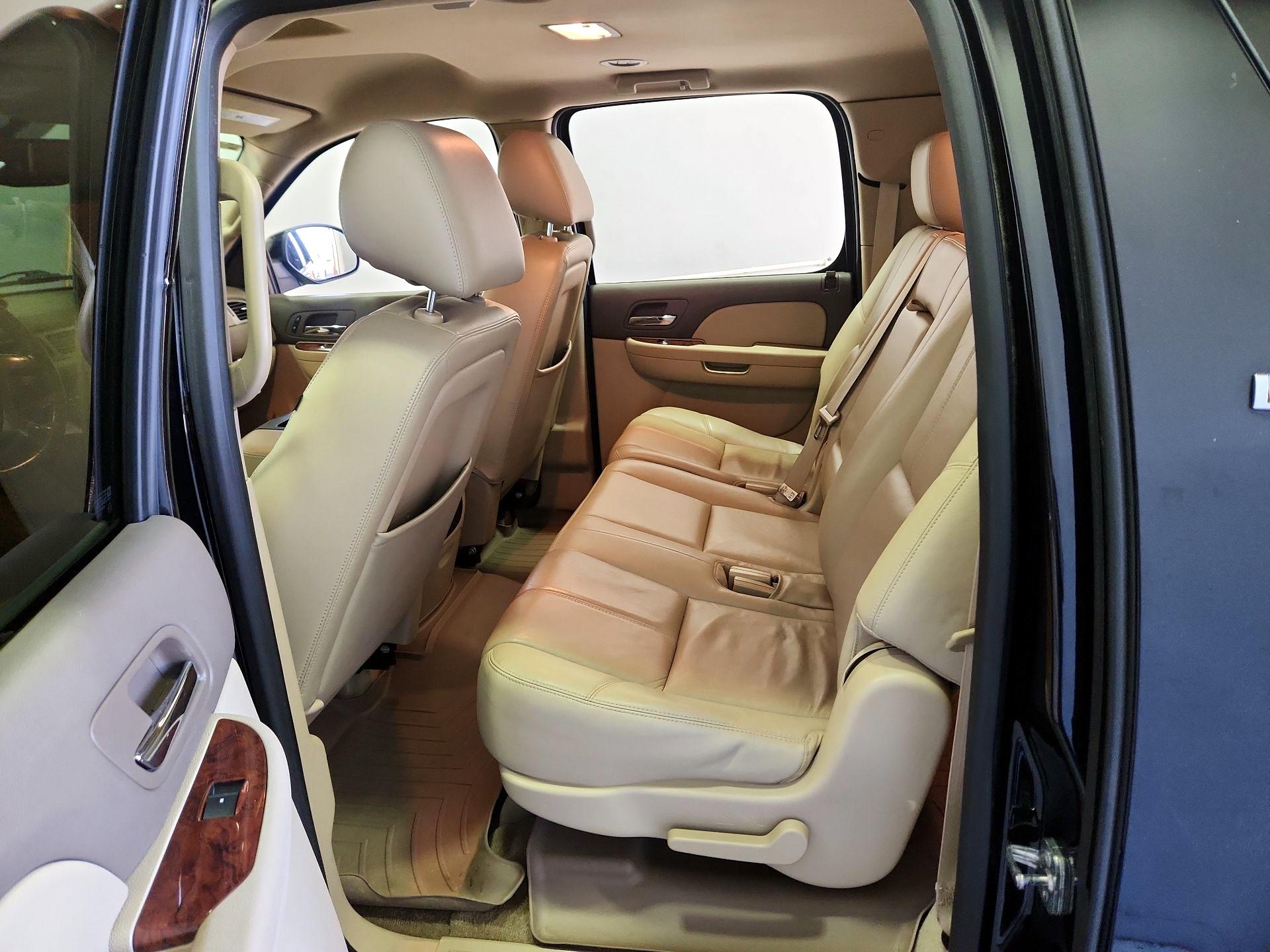 Thumbnail: 2014 Chevrolet Suburban - 17