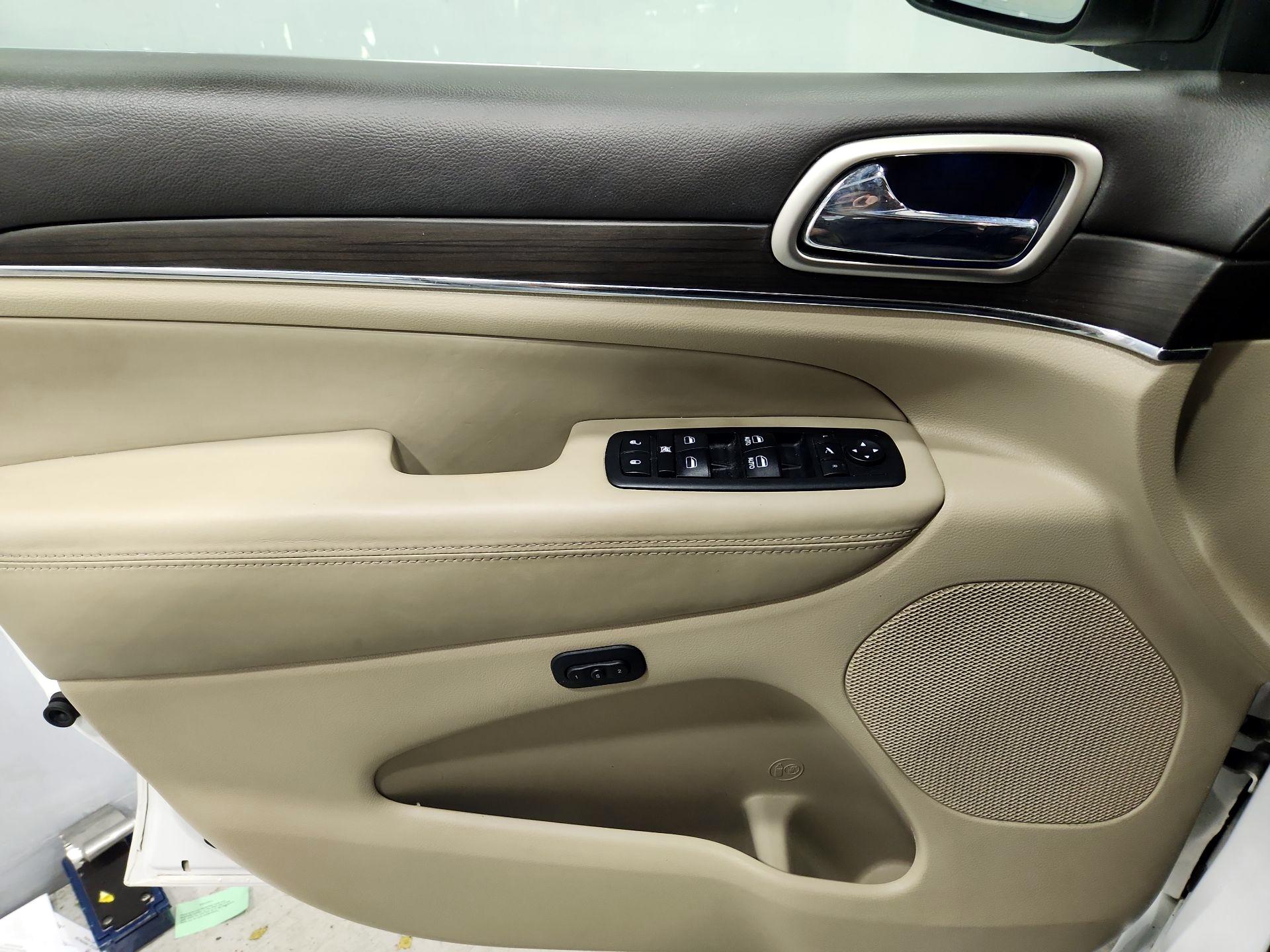 Thumbnail: 2017 Jeep Grand Cherokee - 12