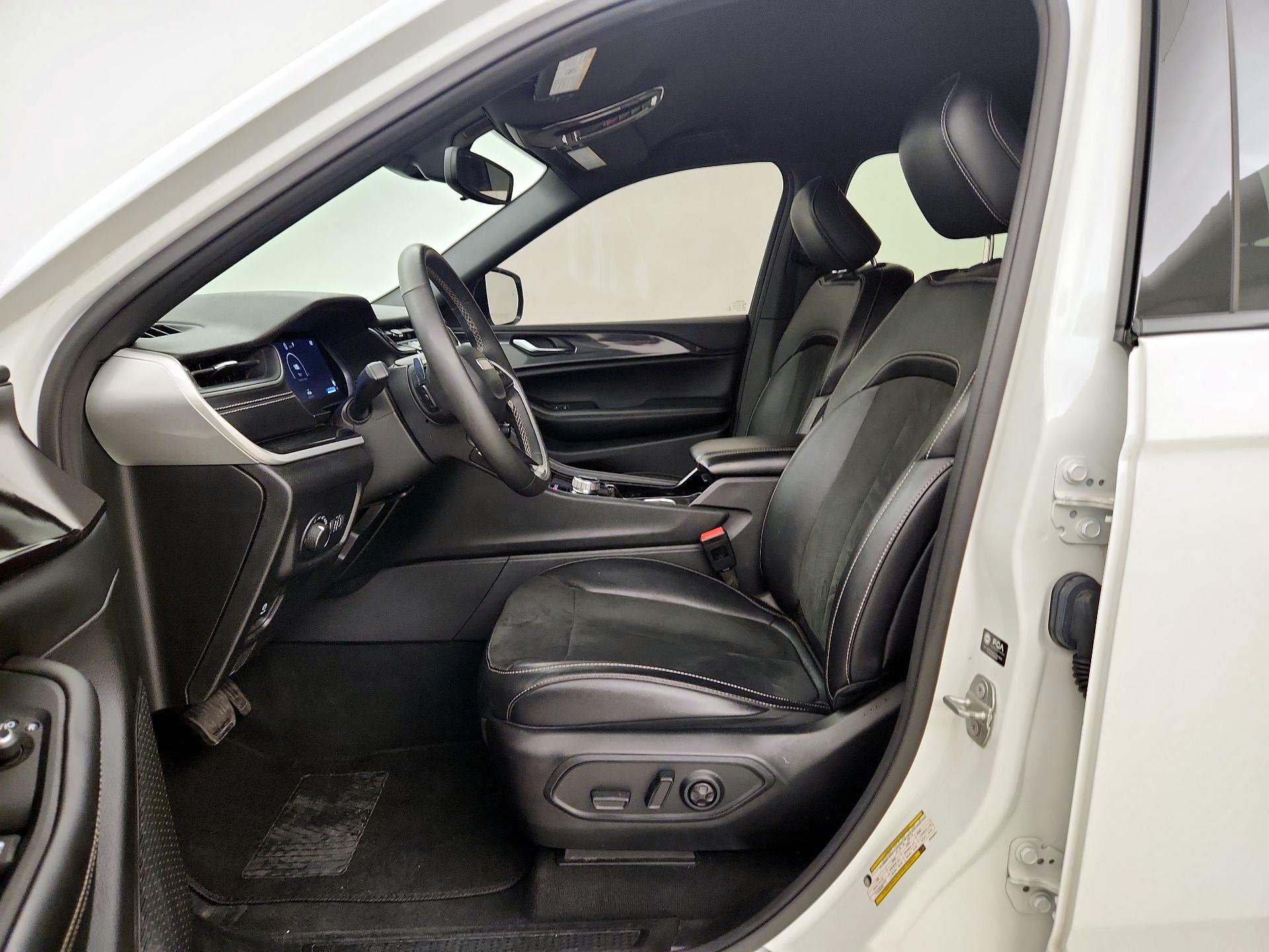 Thumbnail: 2023 Jeep Grand Cherokee - 11