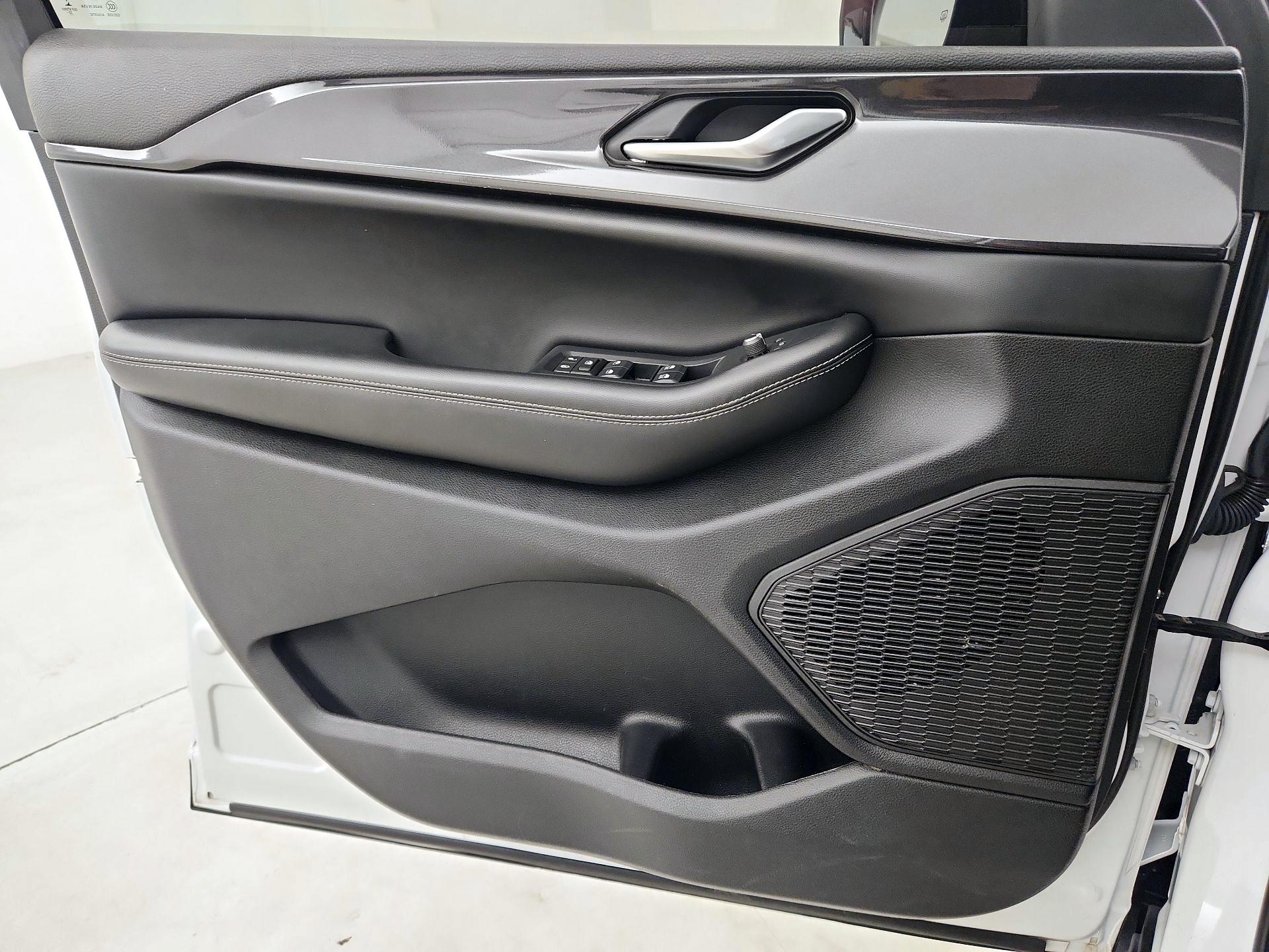 Thumbnail: 2023 Jeep Grand Cherokee - 12