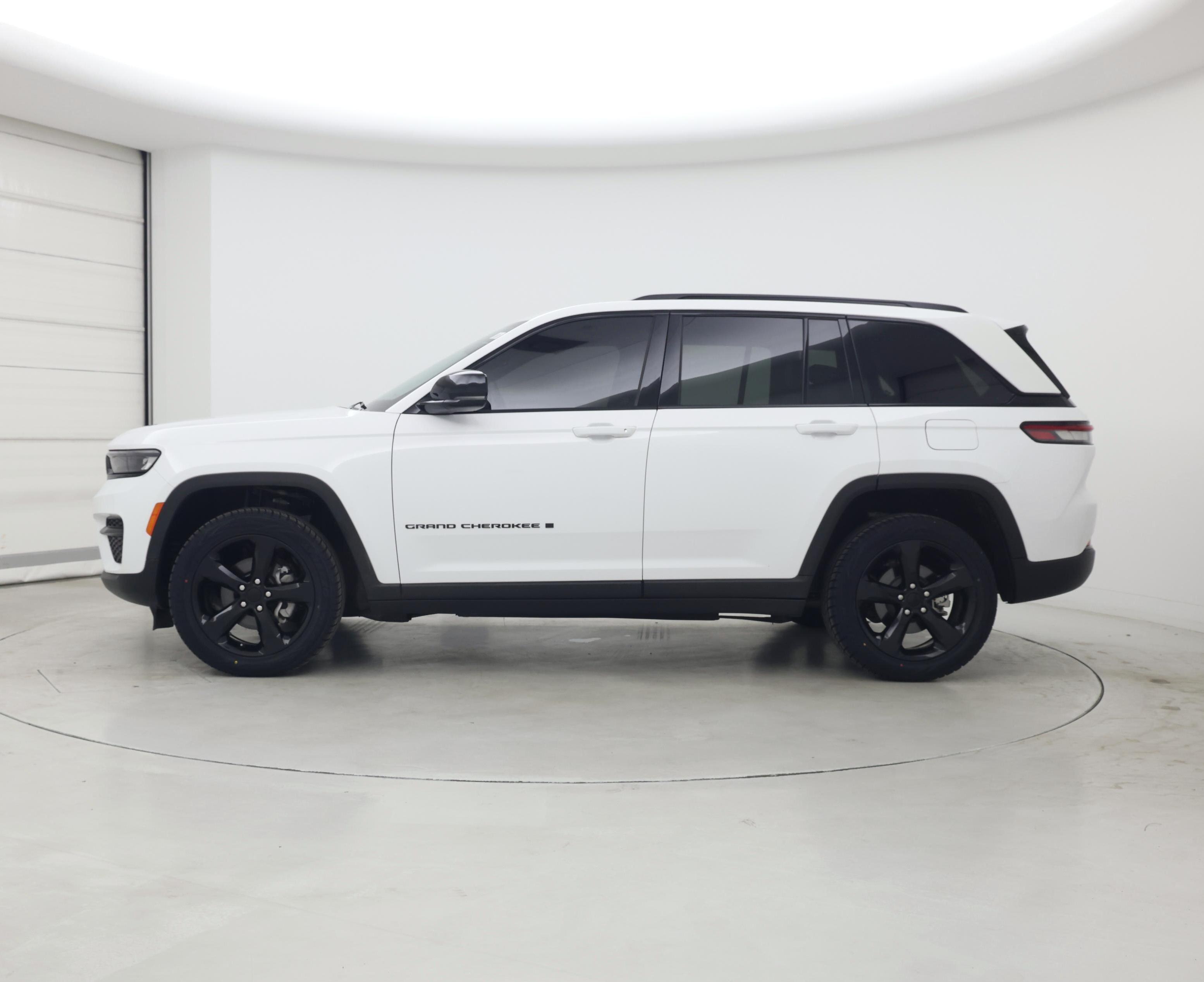 Thumbnail: 2023 Jeep Grand Cherokee - 3