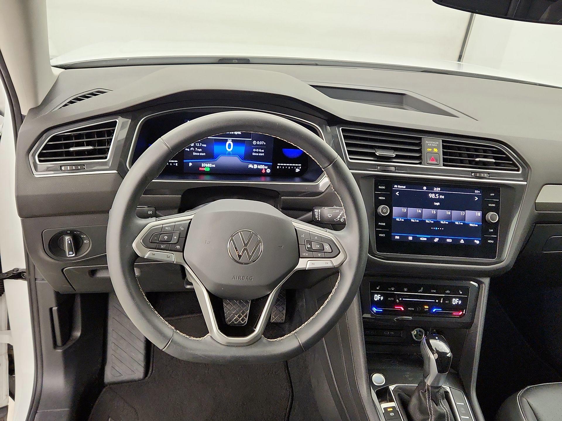 Thumbnail: 2022 Volkswagen Tiguan - 10