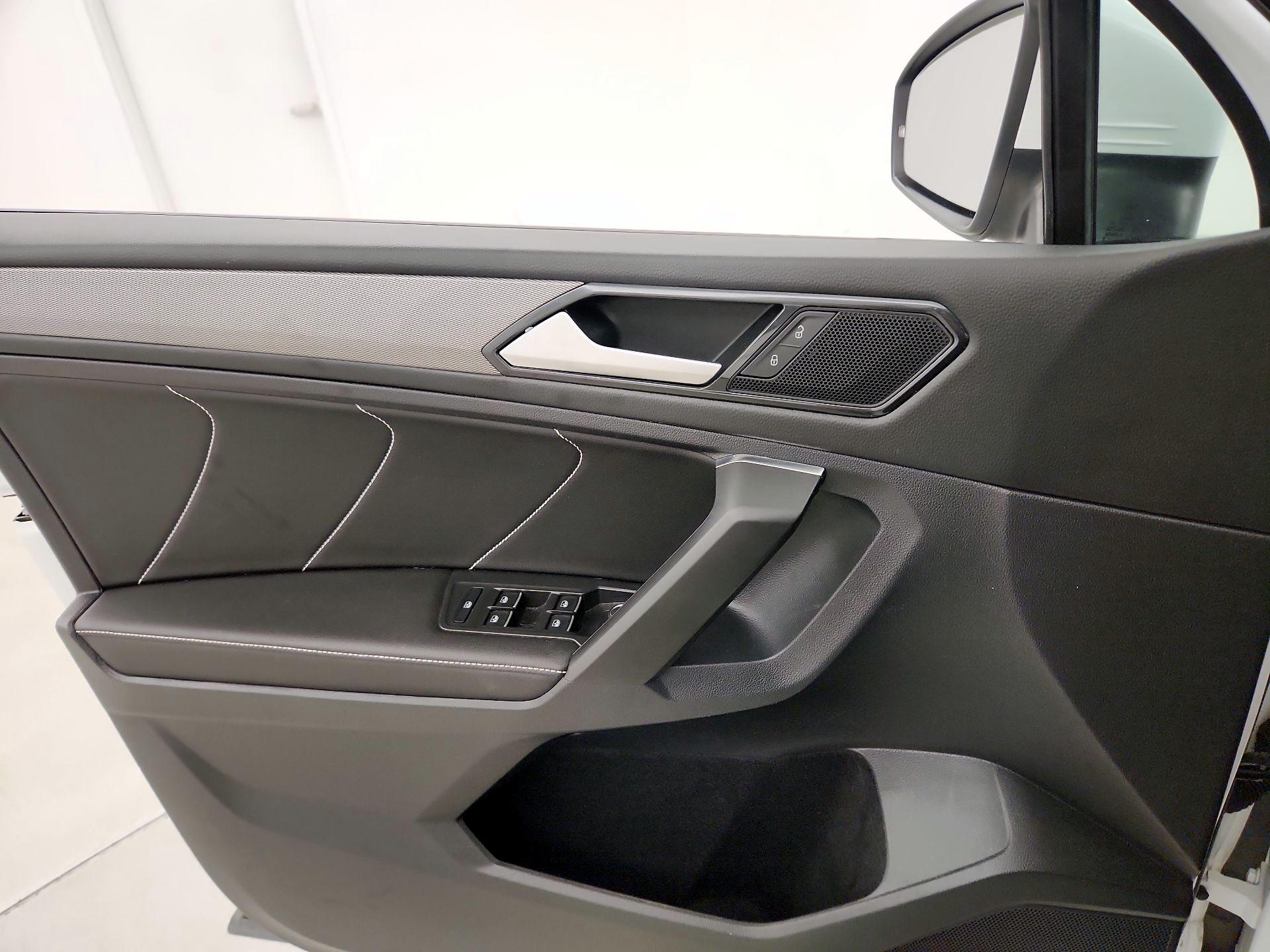 Thumbnail: 2022 Volkswagen Tiguan - 12