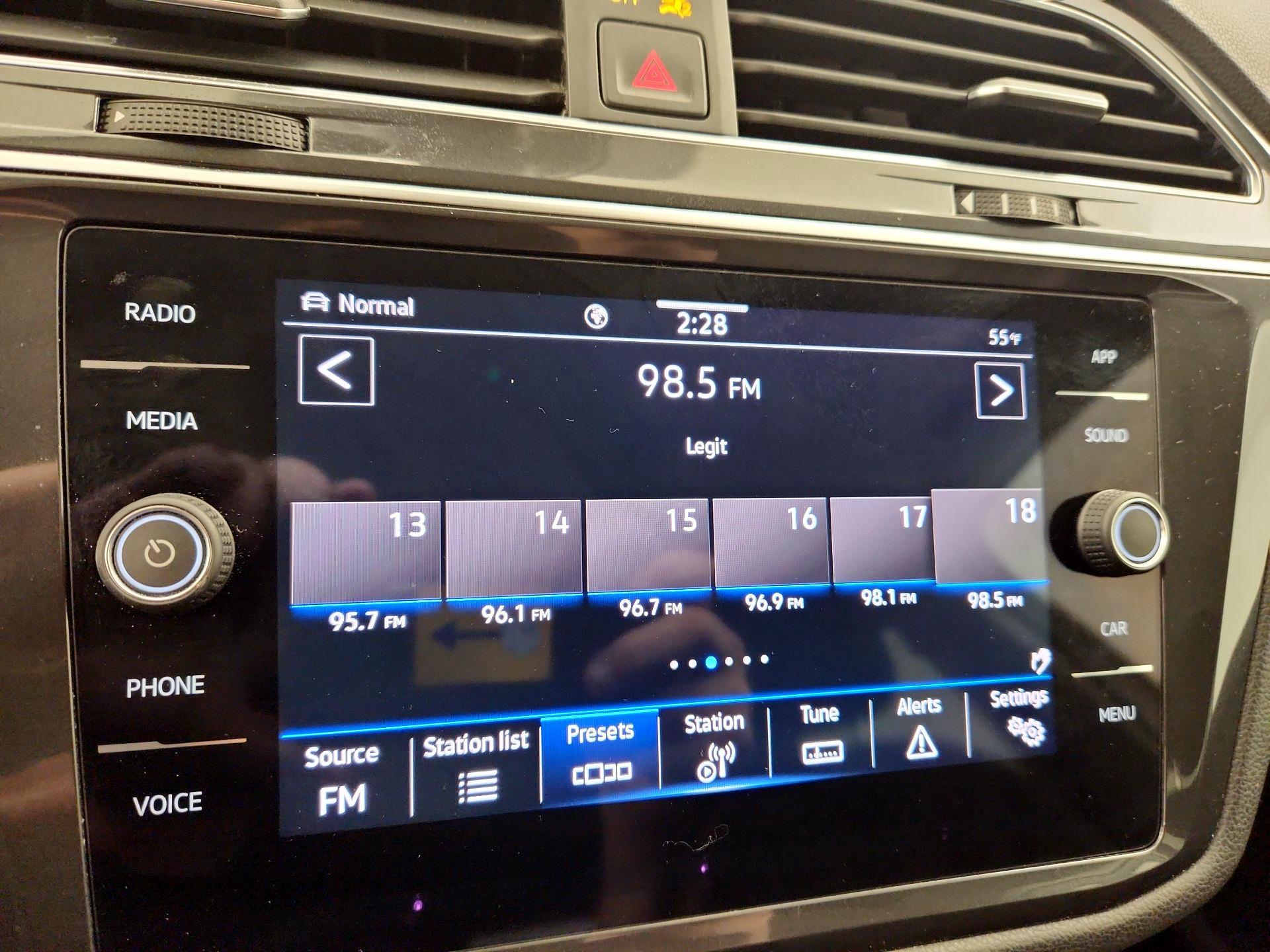 Thumbnail: 2022 Volkswagen Tiguan - 15