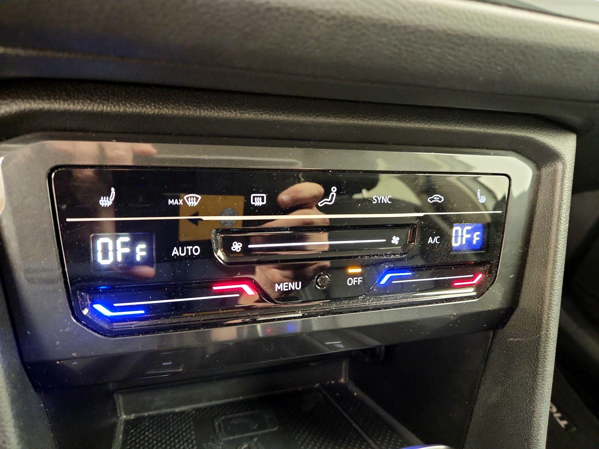 Thumbnail: 2022 Volkswagen Tiguan - 16