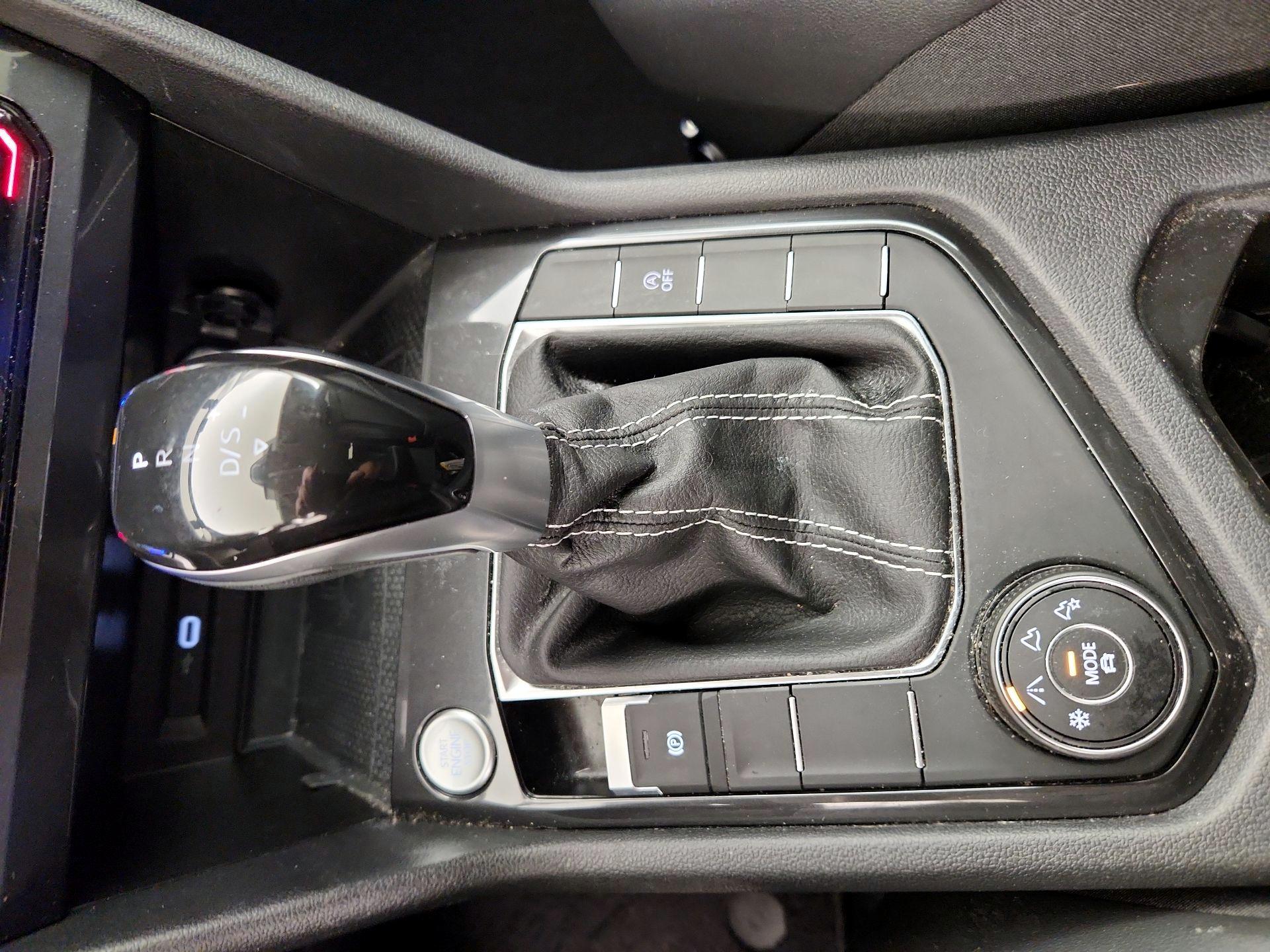 Thumbnail: 2022 Volkswagen Tiguan - 17