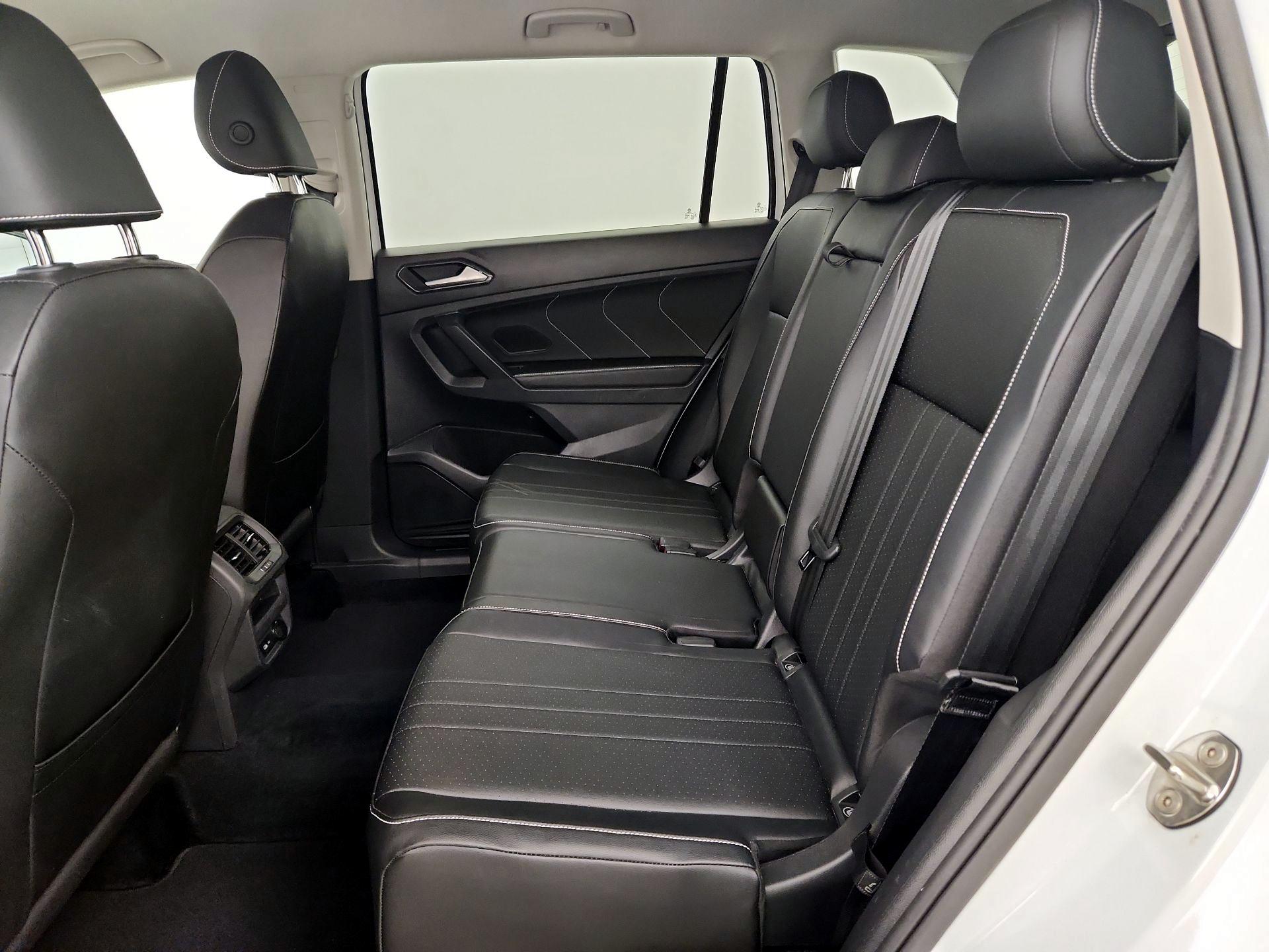 Thumbnail: 2022 Volkswagen Tiguan - 19