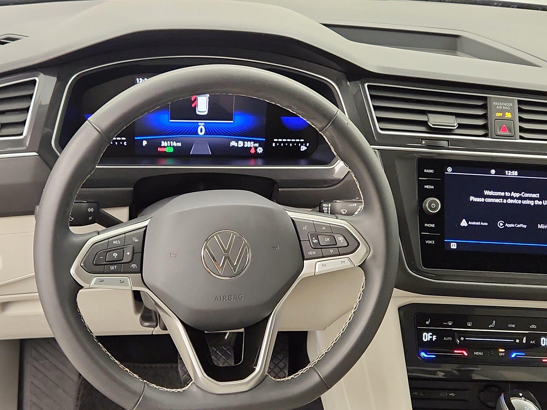 Thumbnail: 2023 Volkswagen Tiguan - 10