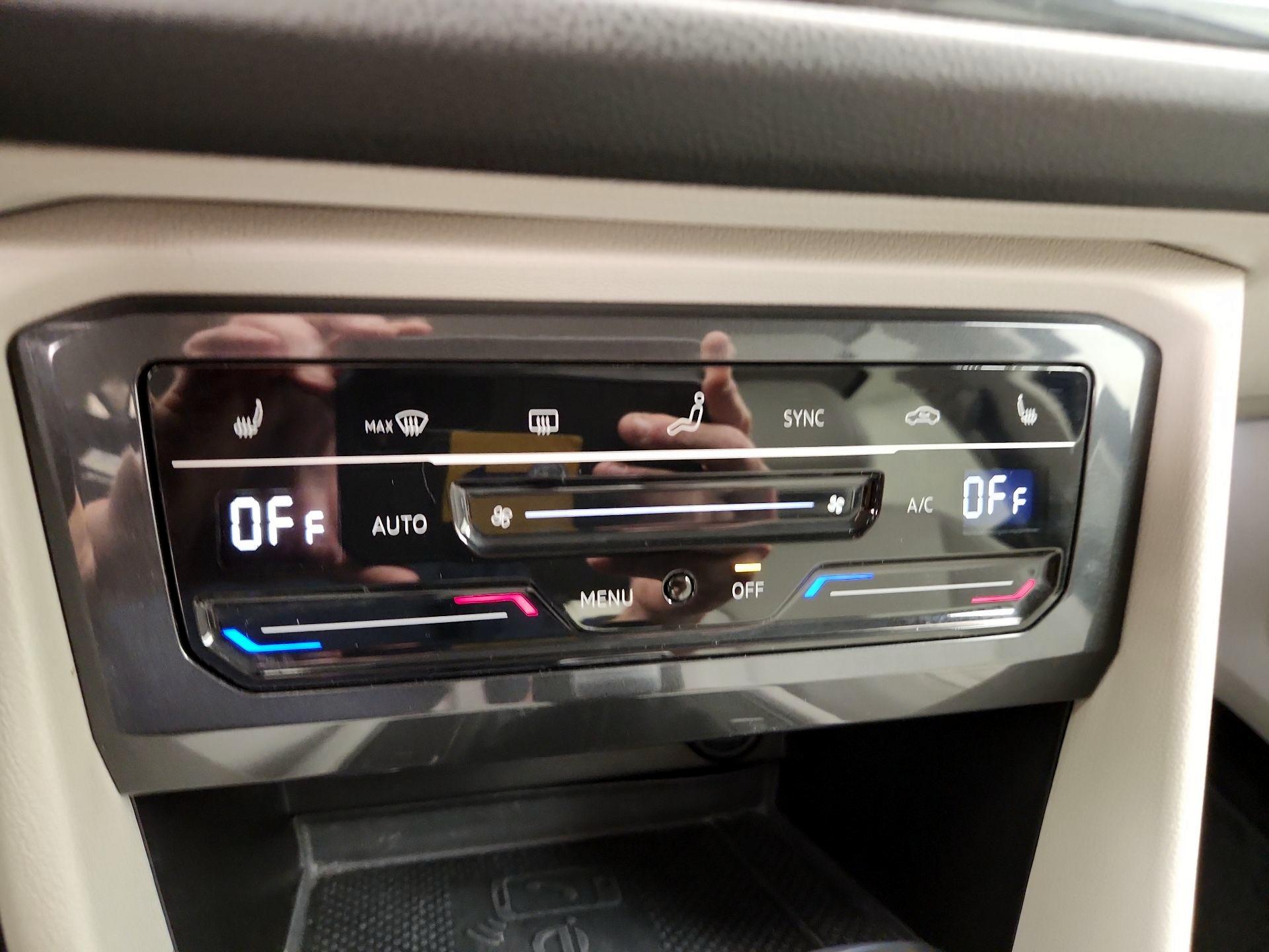 Thumbnail: 2023 Volkswagen Tiguan - 16