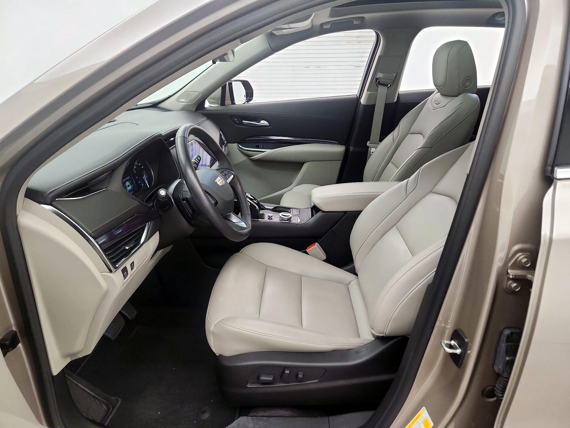 Thumbnail: 2023 Cadillac XT4 - 11