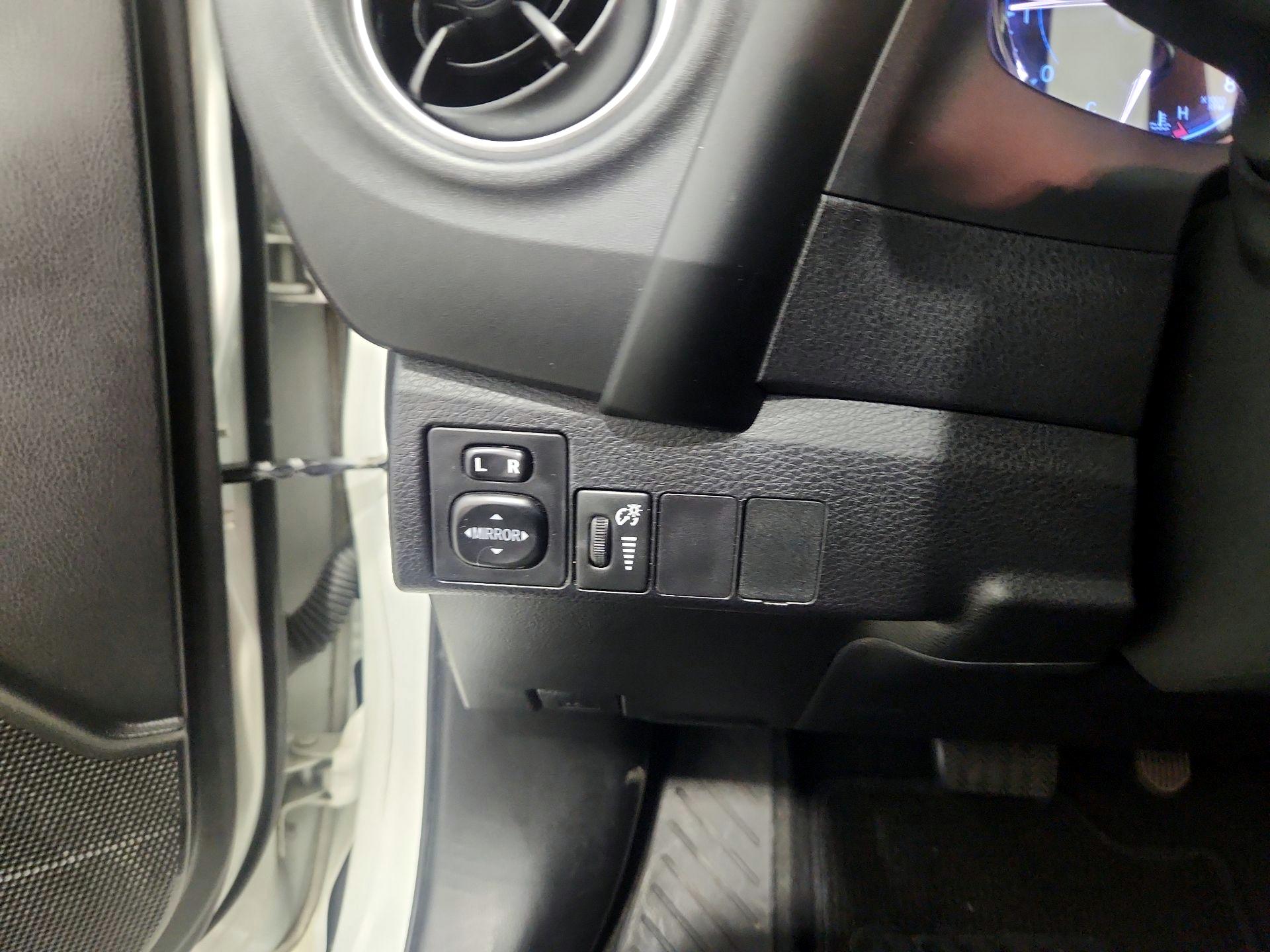 Thumbnail: 2017 Toyota Corolla - 13