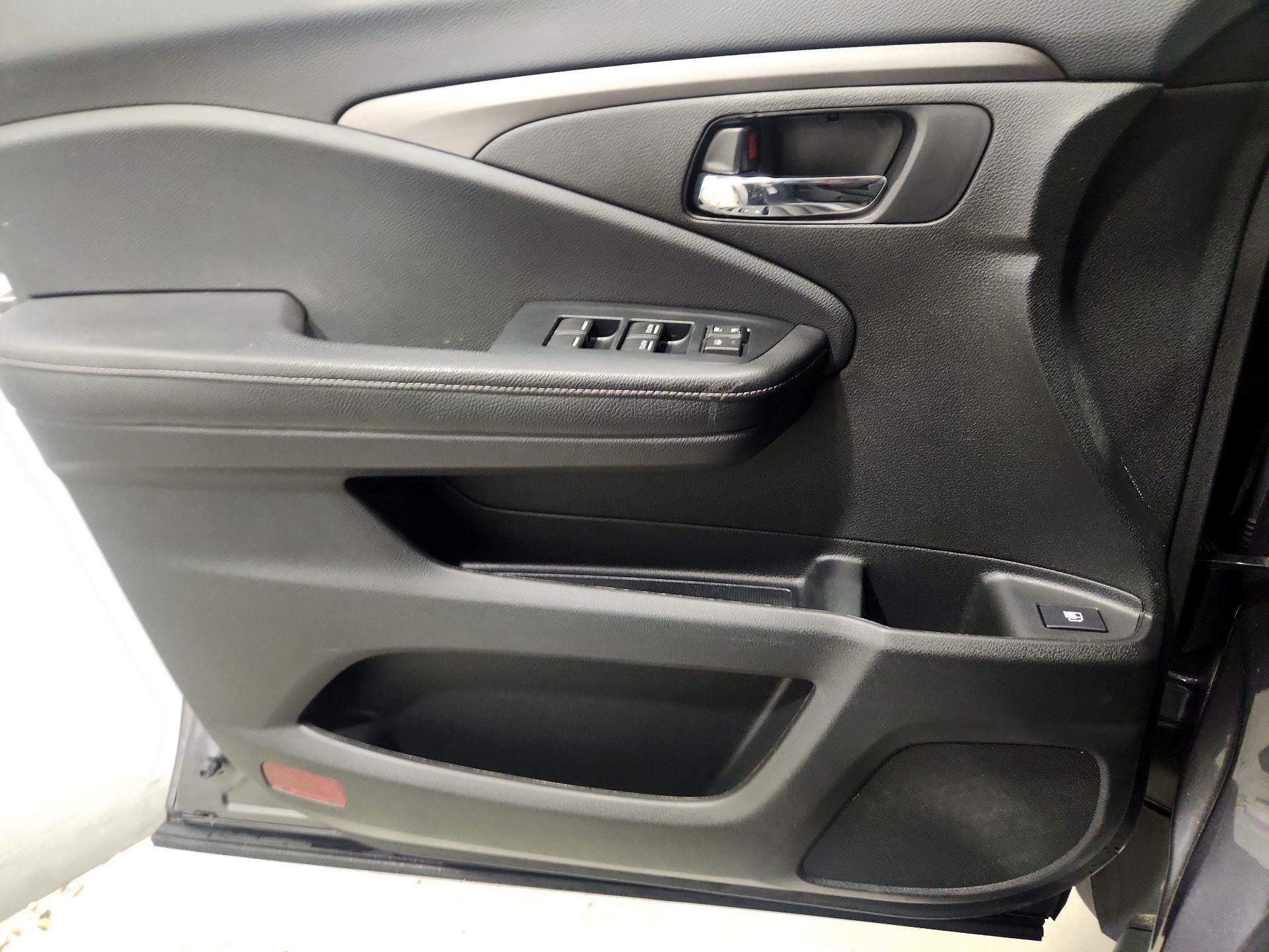 Thumbnail: 2019 Honda Ridgeline - 12