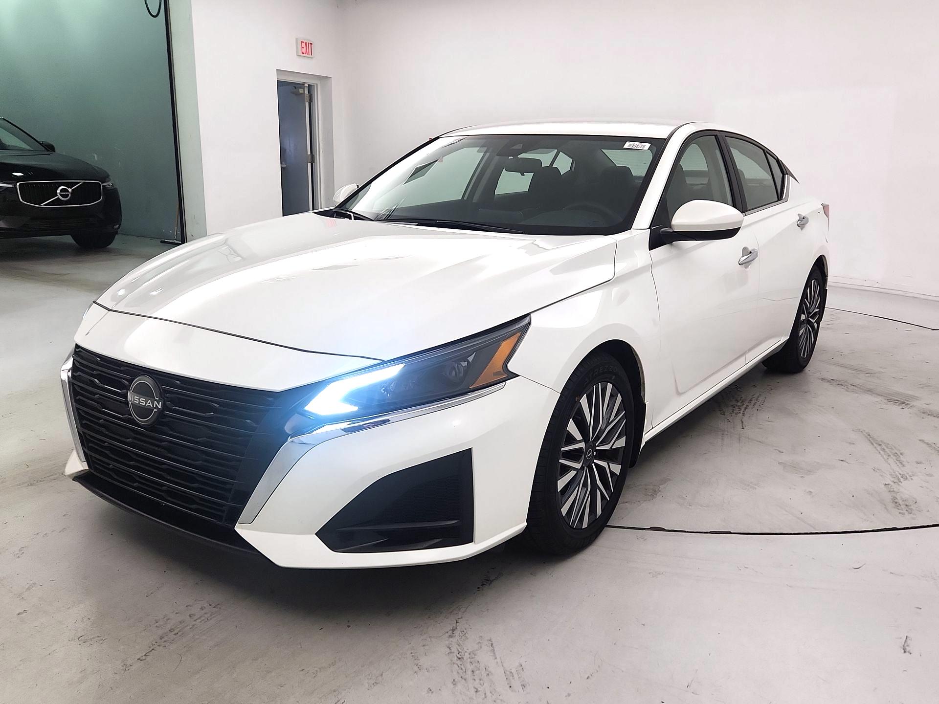 Thumbnail: 2023 Nissan Altima - 3