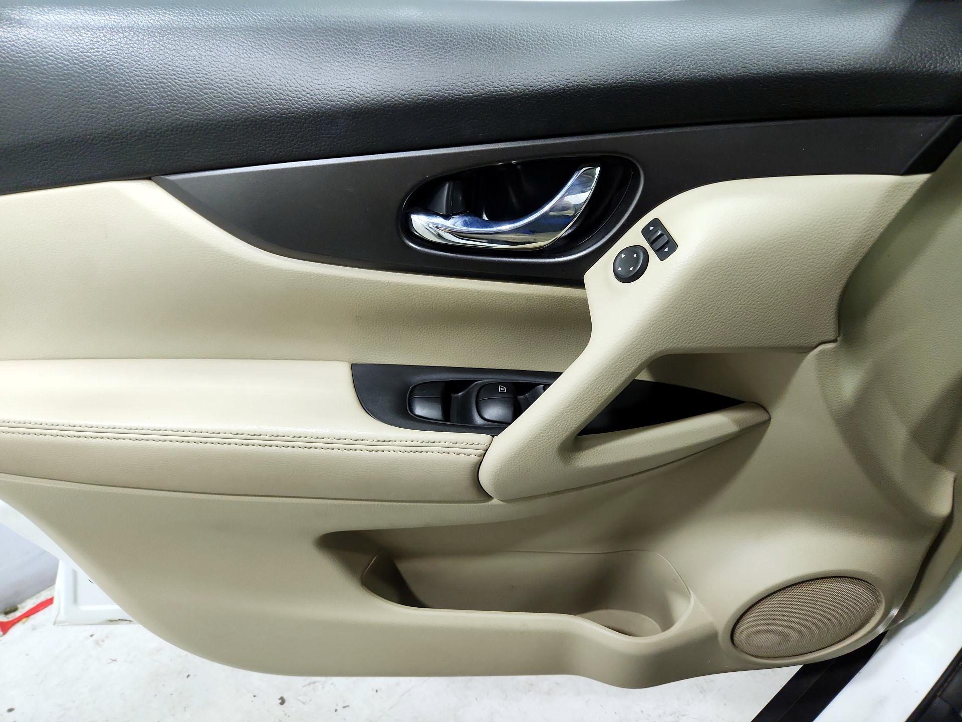 Thumbnail: 2016 Nissan Rogue - 12