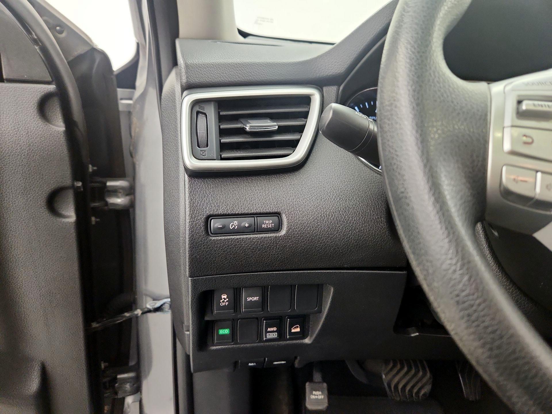 Thumbnail: 2016 Nissan Rogue - 13