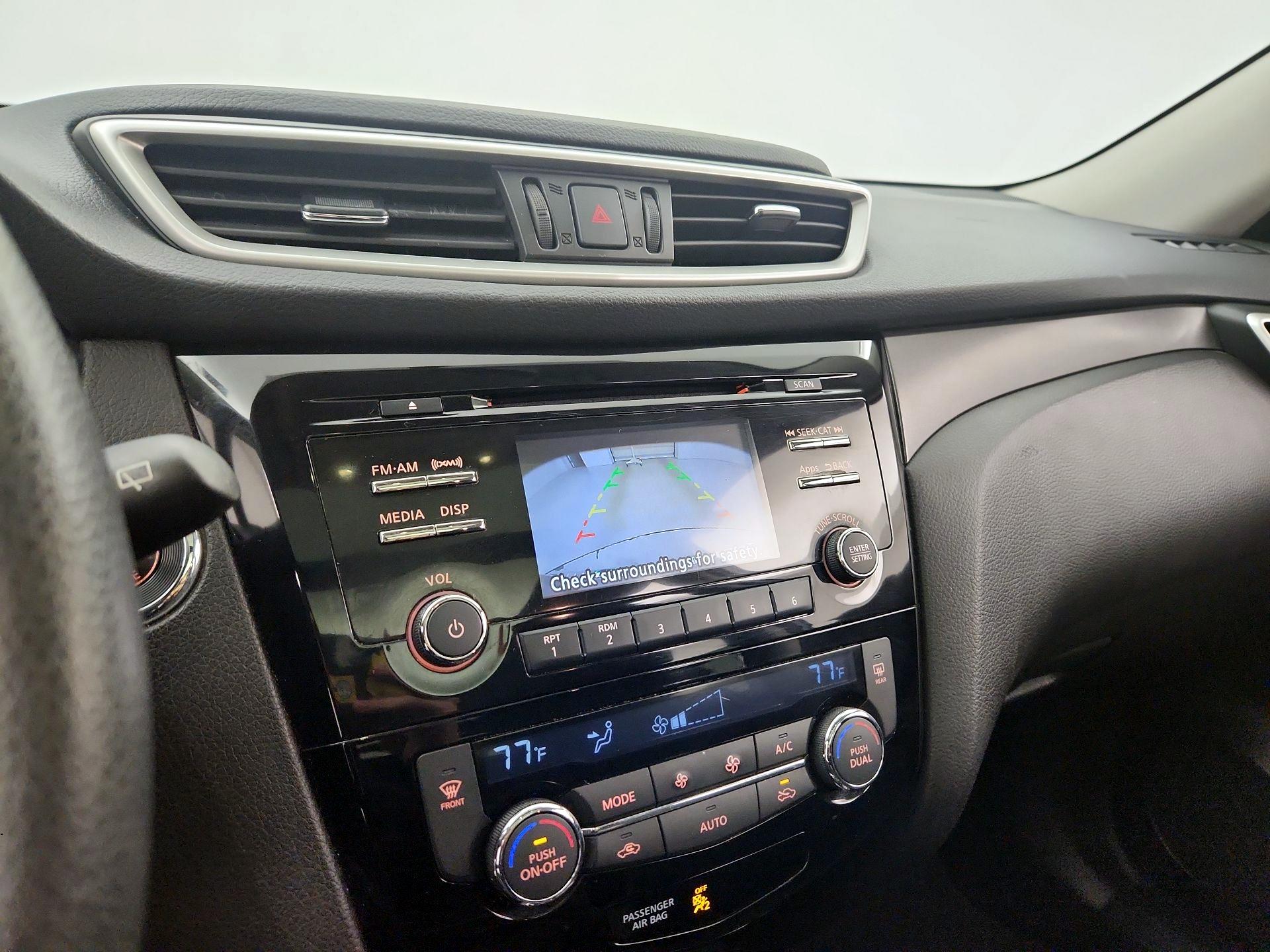 Thumbnail: 2016 Nissan Rogue - 14