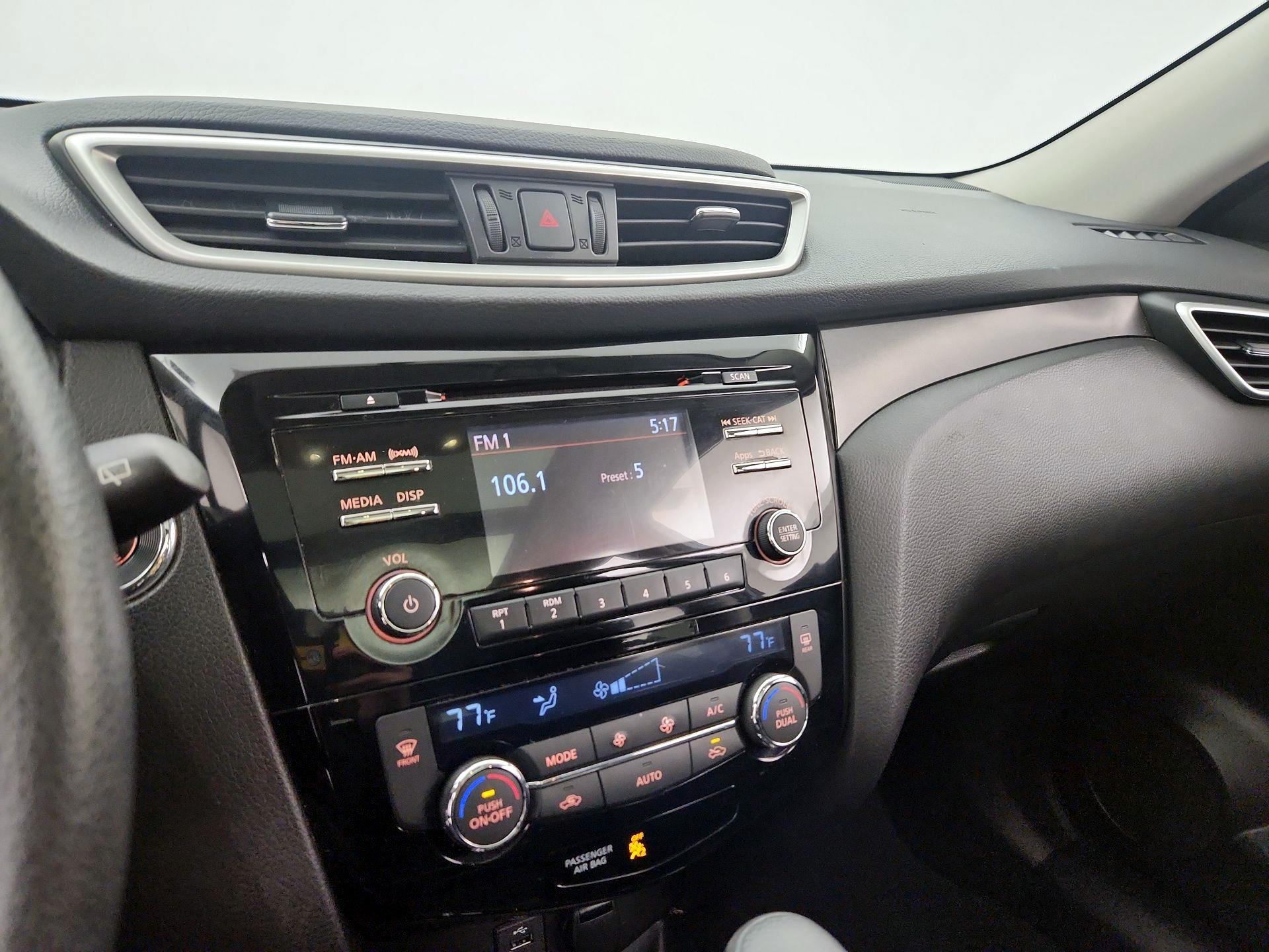 Thumbnail: 2016 Nissan Rogue - 15