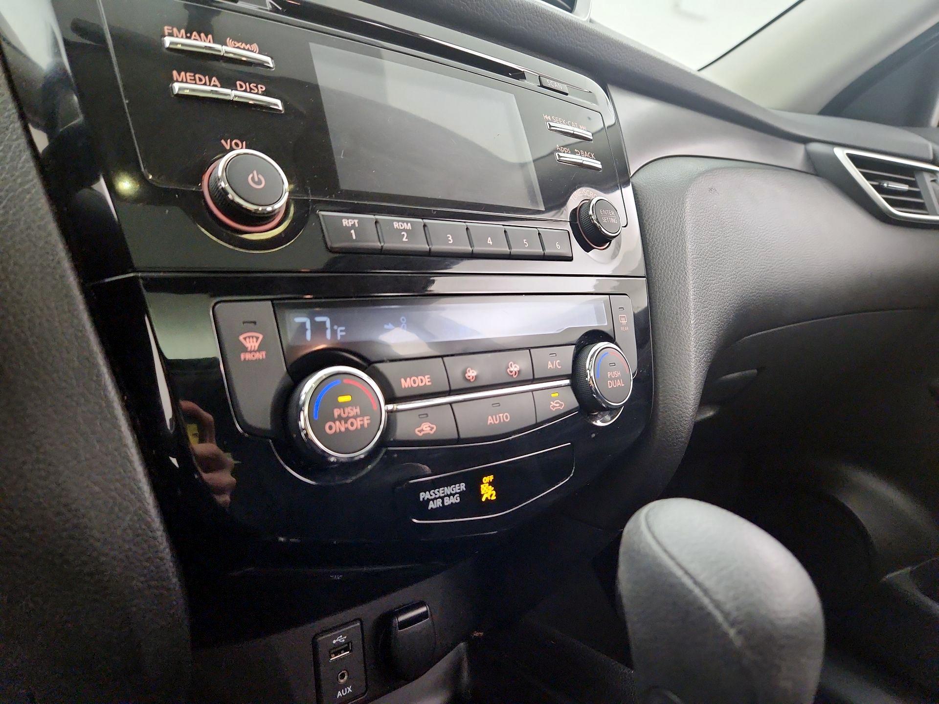 Thumbnail: 2016 Nissan Rogue - 16