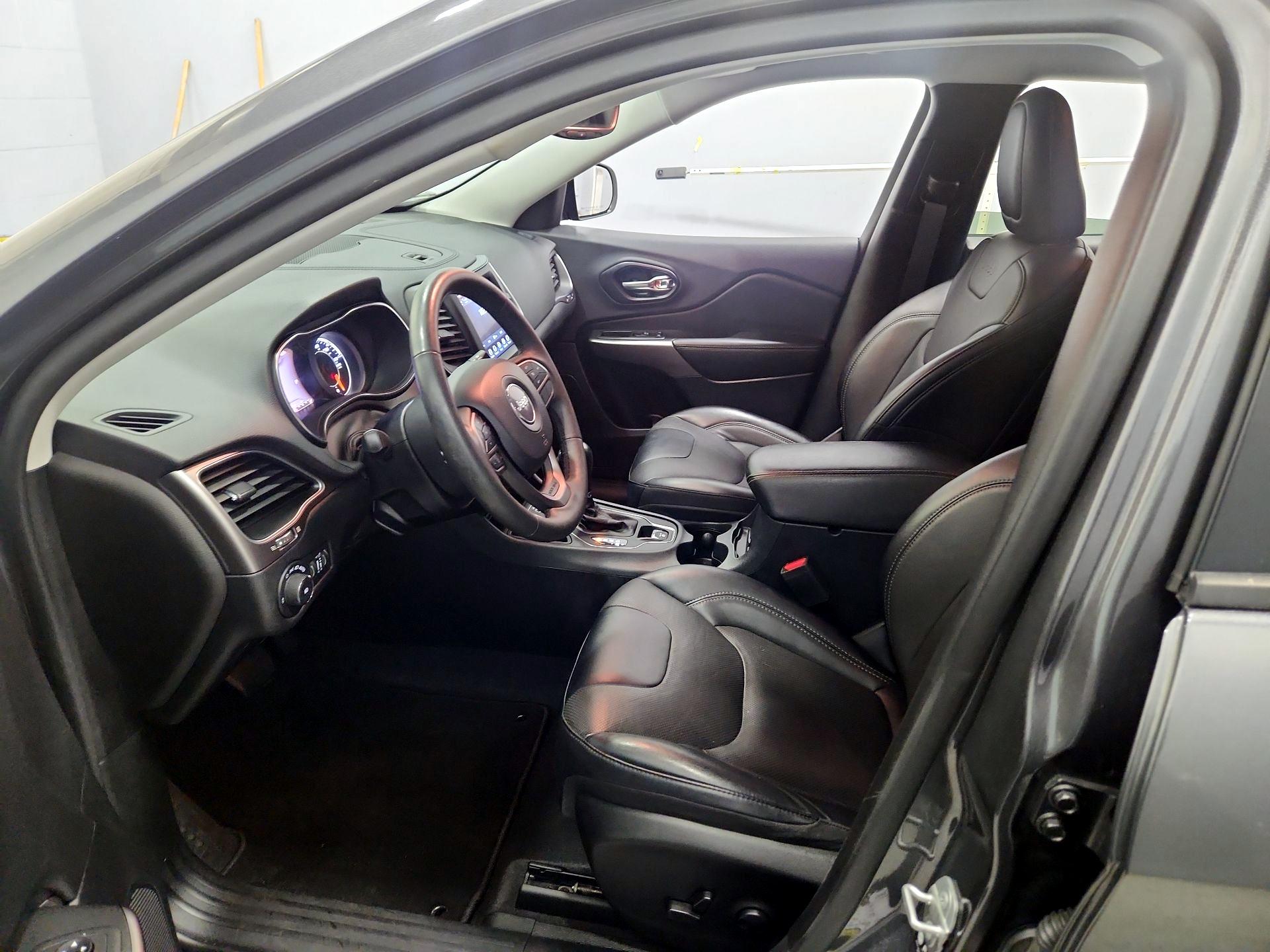 Thumbnail: 2022 Jeep Cherokee - 11