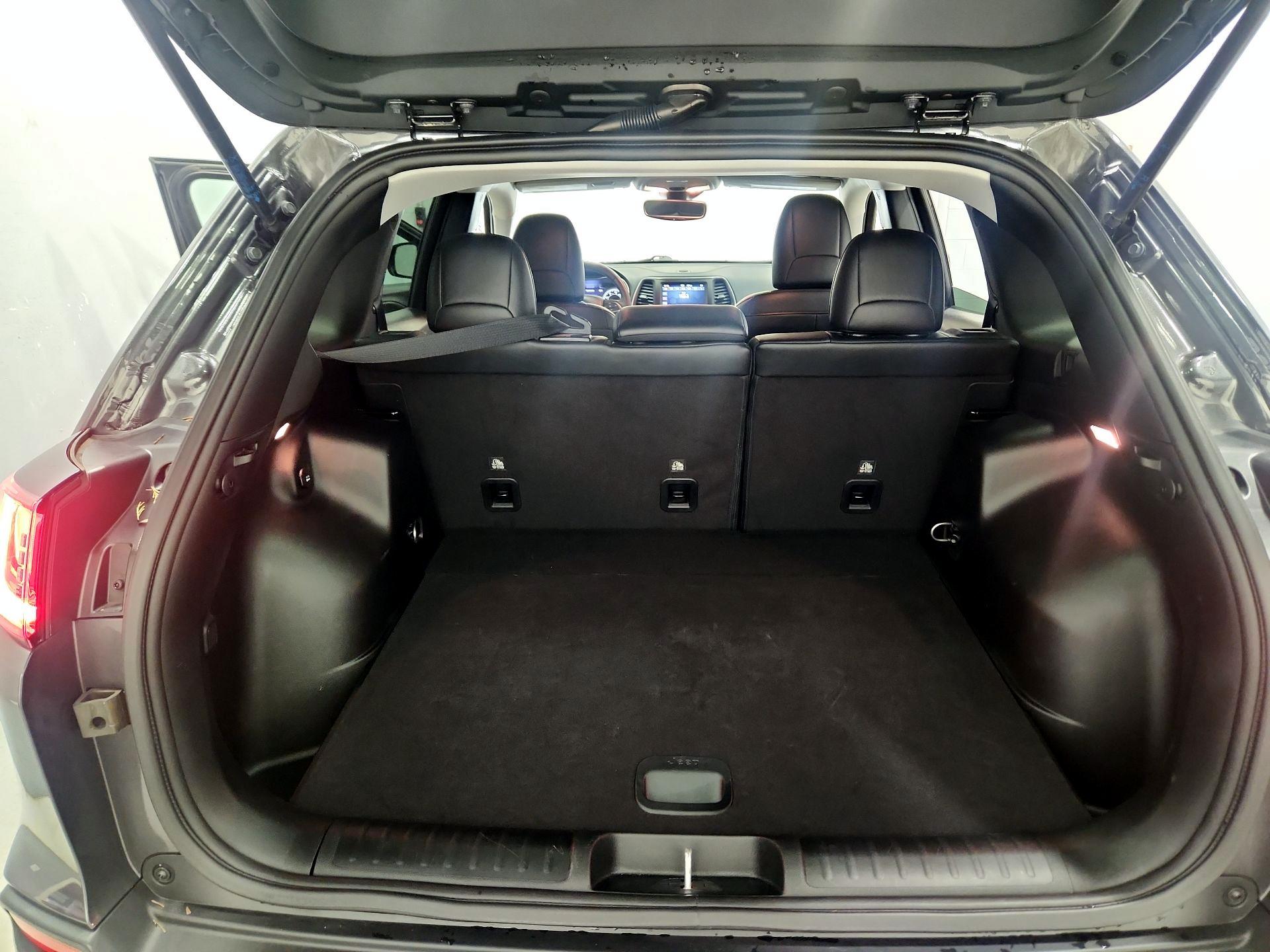 Thumbnail: 2022 Jeep Cherokee - 20