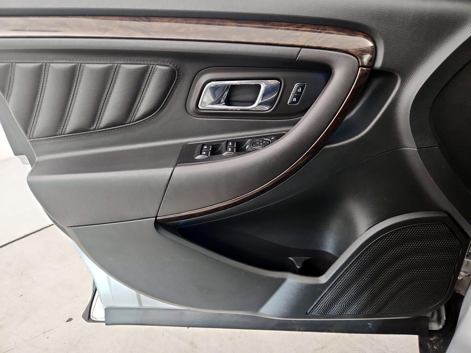 Thumbnail: 2015 Ford Taurus - 12