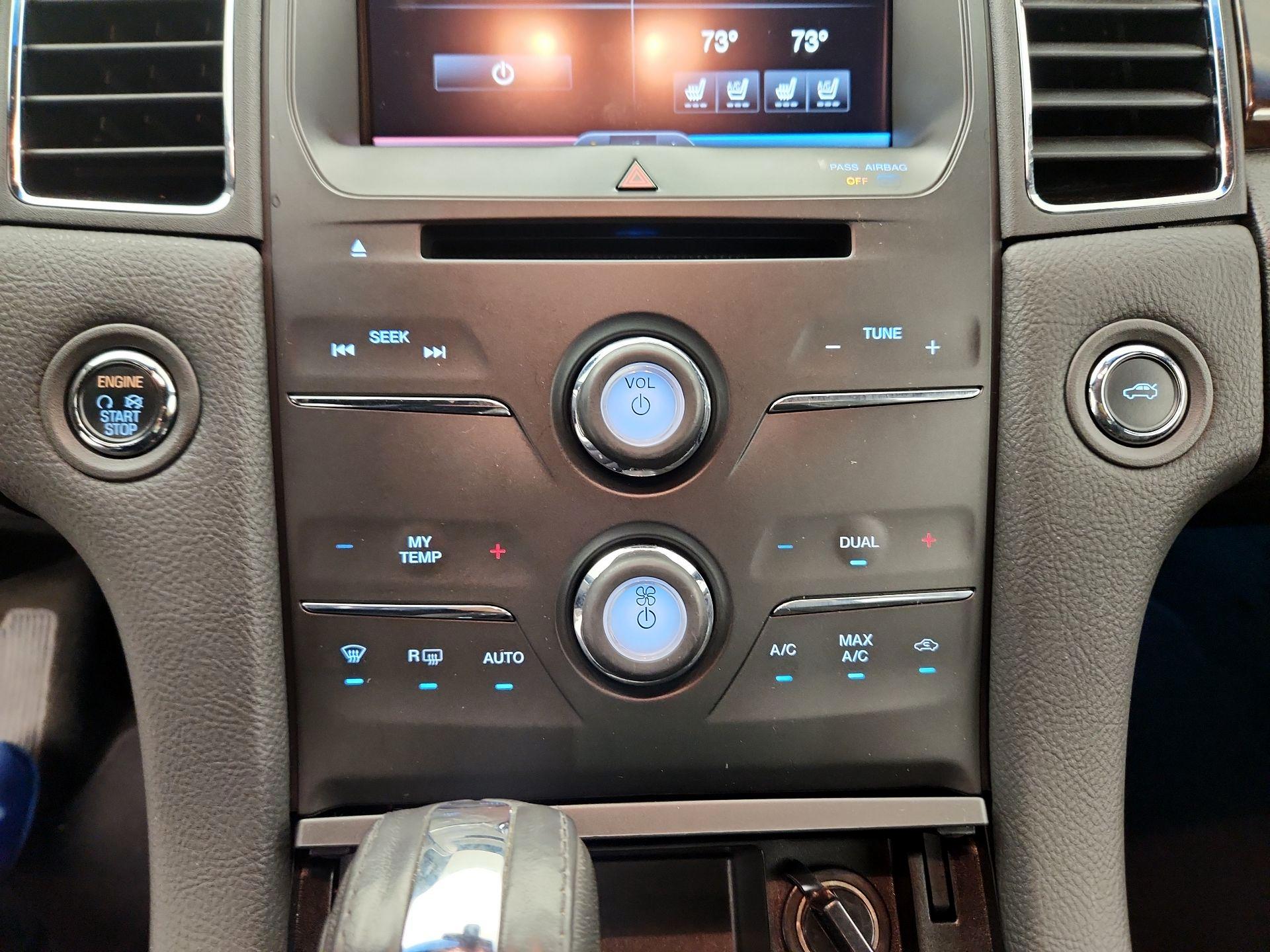 Thumbnail: 2015 Ford Taurus - 16