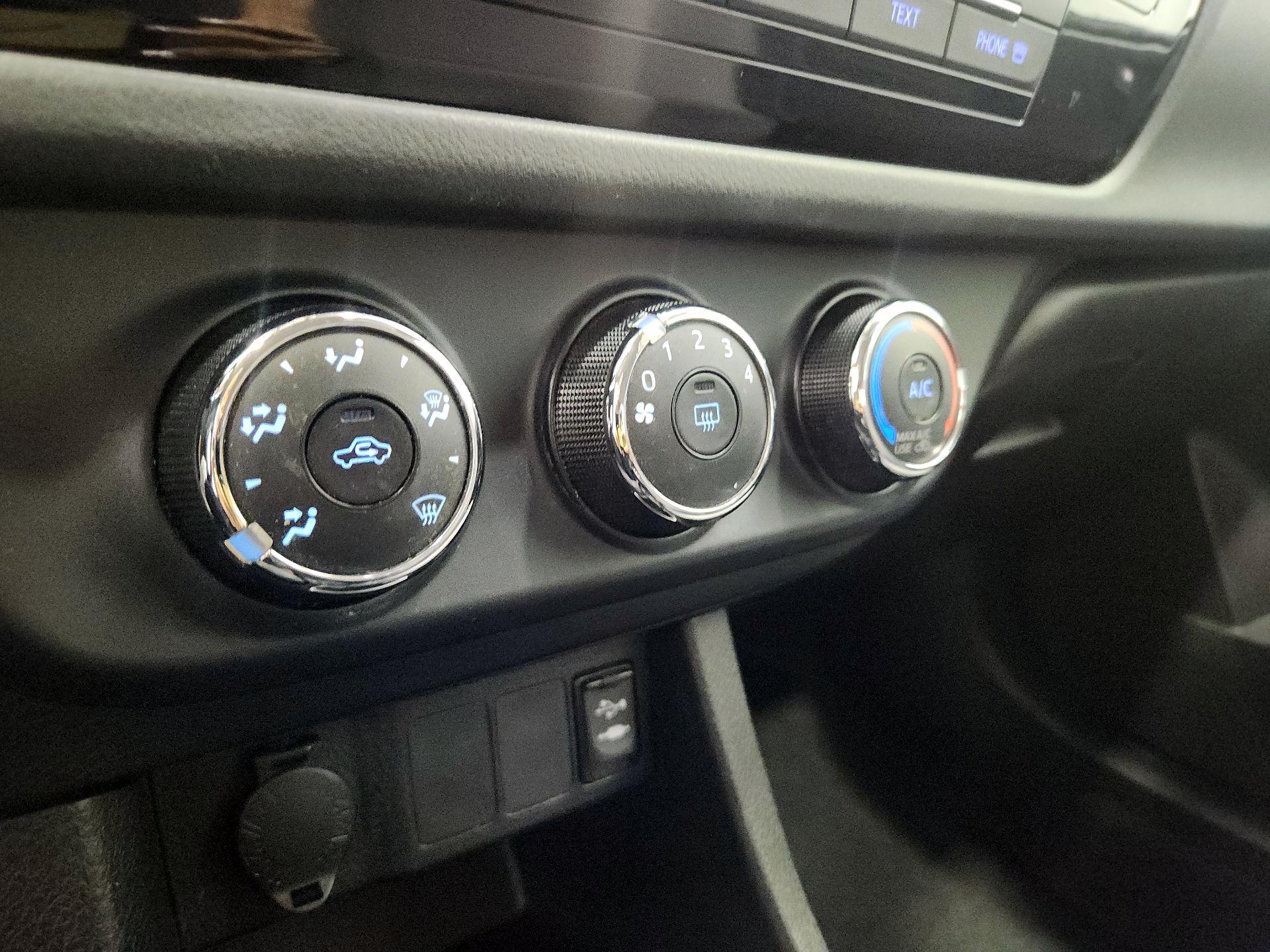 Thumbnail: 2014 Toyota Corolla - 15