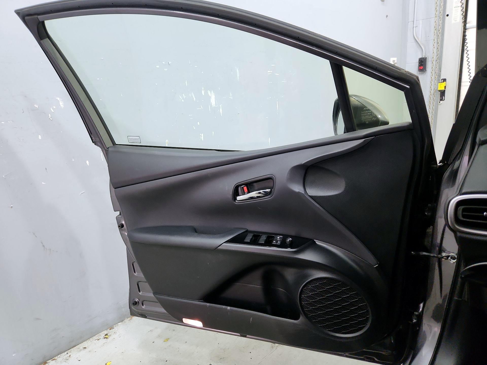 Thumbnail: 2021 Toyota Prius Prime - 12