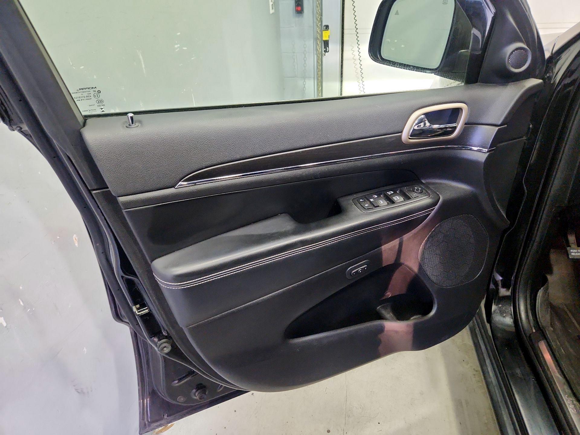 Thumbnail: 2017 Jeep Grand Cherokee - 12