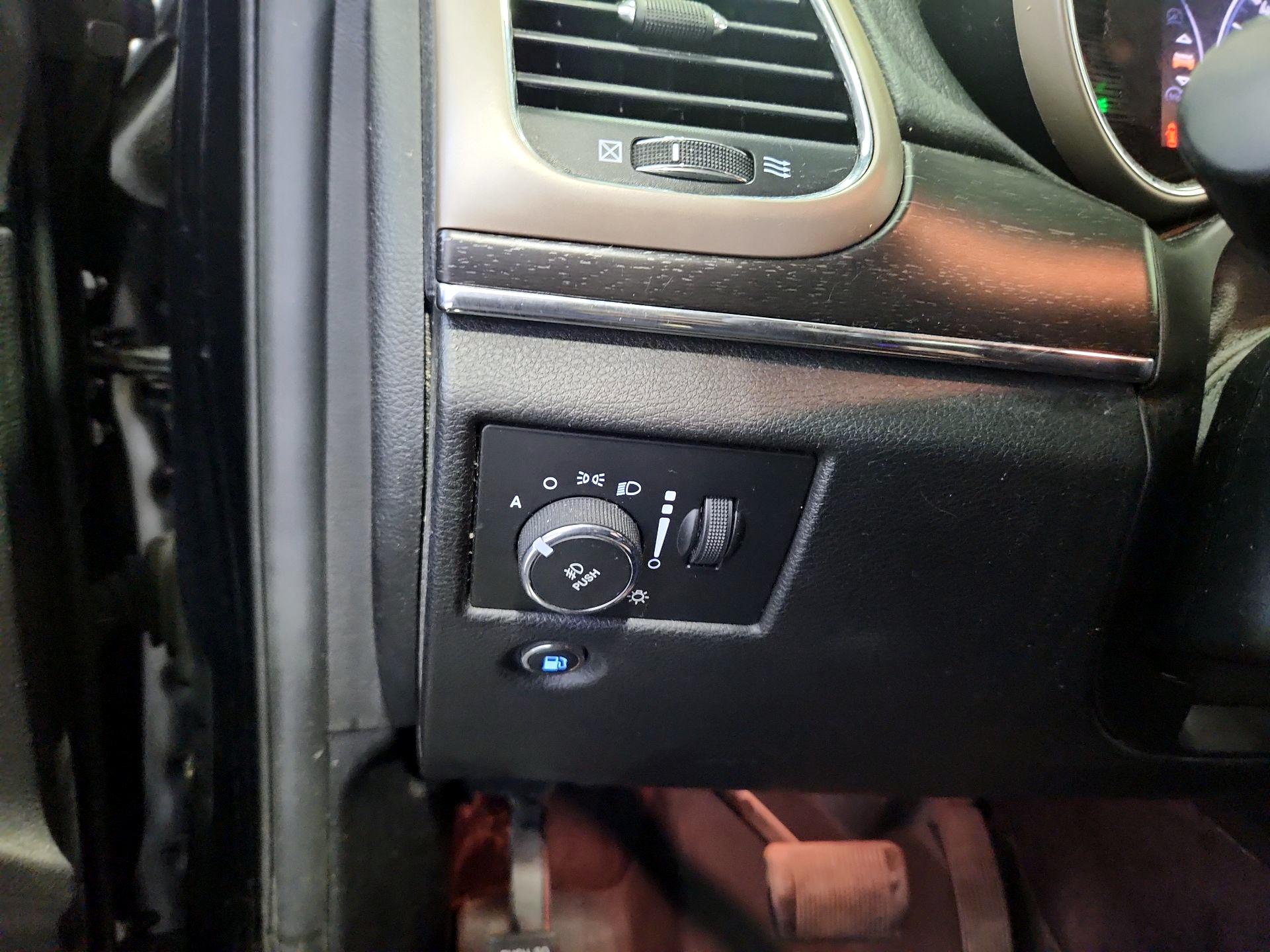 Thumbnail: 2017 Jeep Grand Cherokee - 13