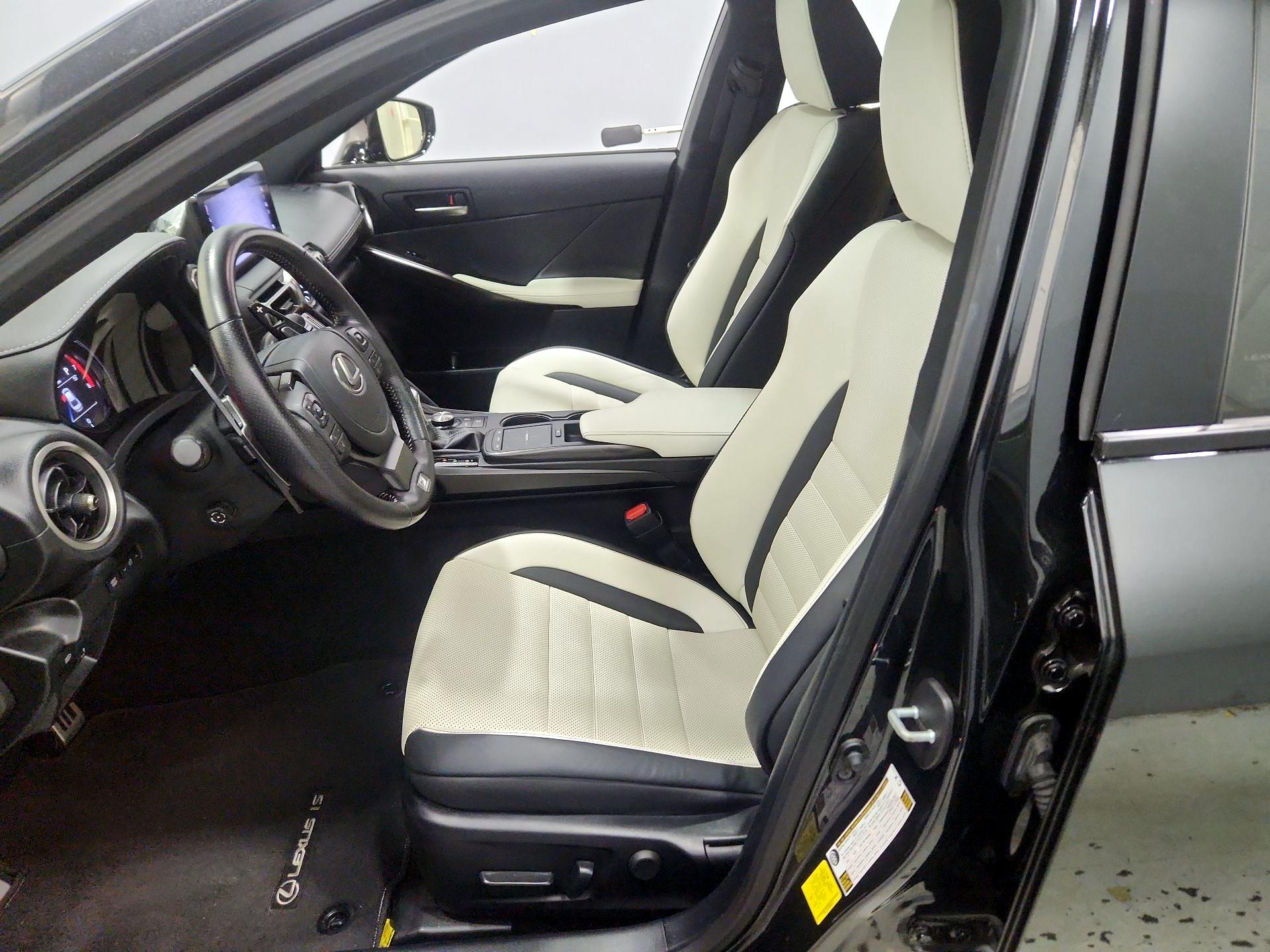 Thumbnail: 2022 Lexus IS - 11