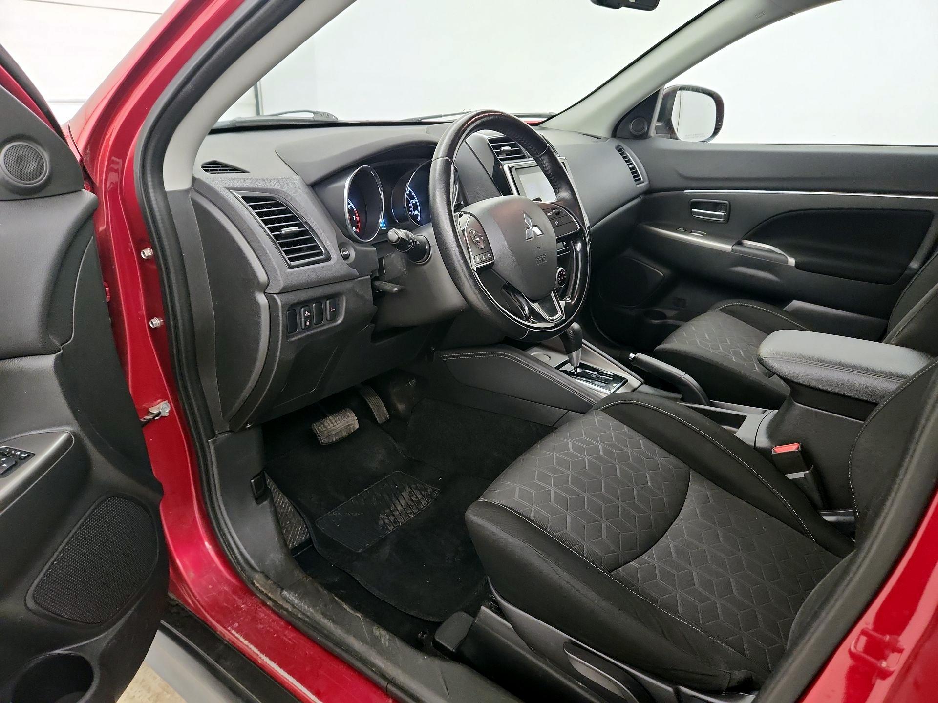 Thumbnail: 2020 Mitsubishi Outlander Sport - 11