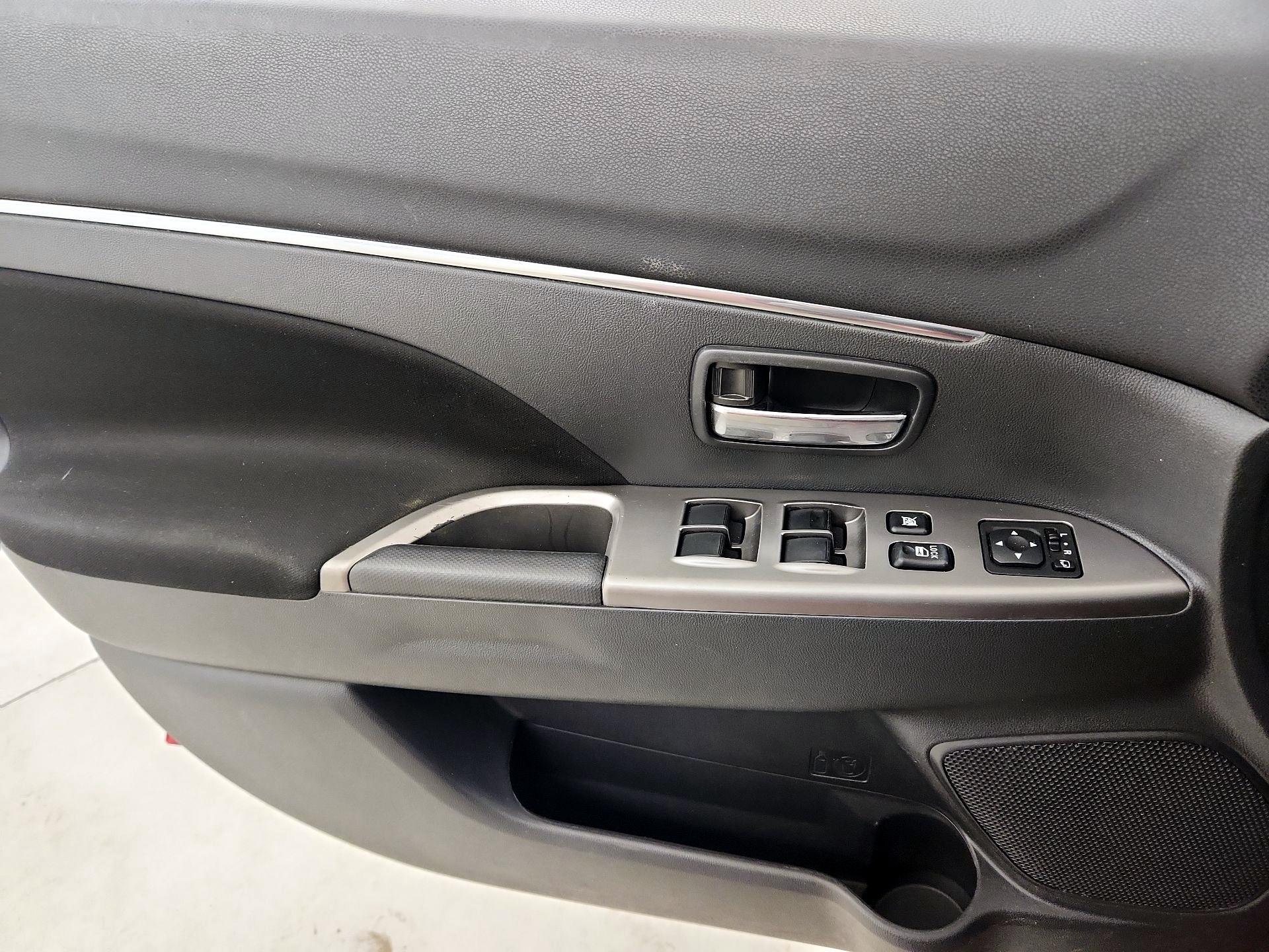 Thumbnail: 2020 Mitsubishi Outlander Sport - 12