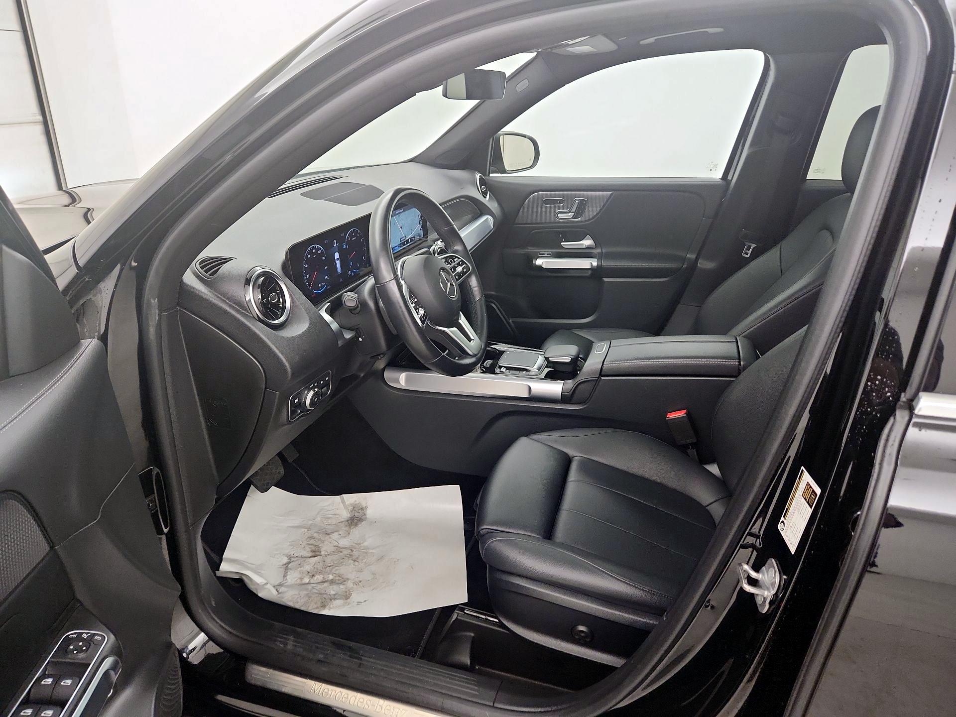 Thumbnail: 2023 Mercedes-Benz GLB - 11