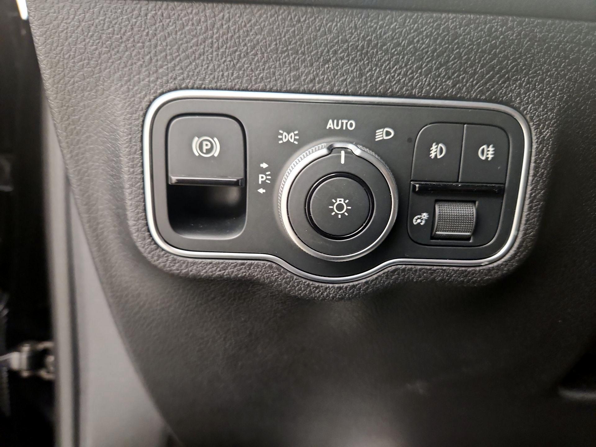 Thumbnail: 2023 Mercedes-Benz GLB - 13