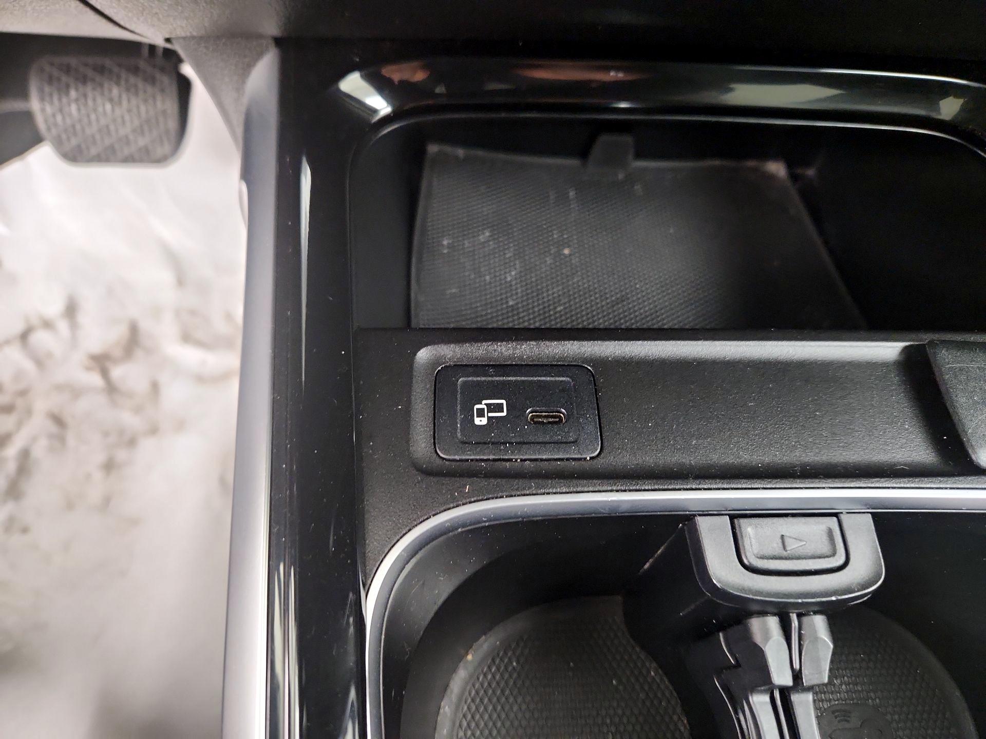 Thumbnail: 2023 Mercedes-Benz GLB - 19