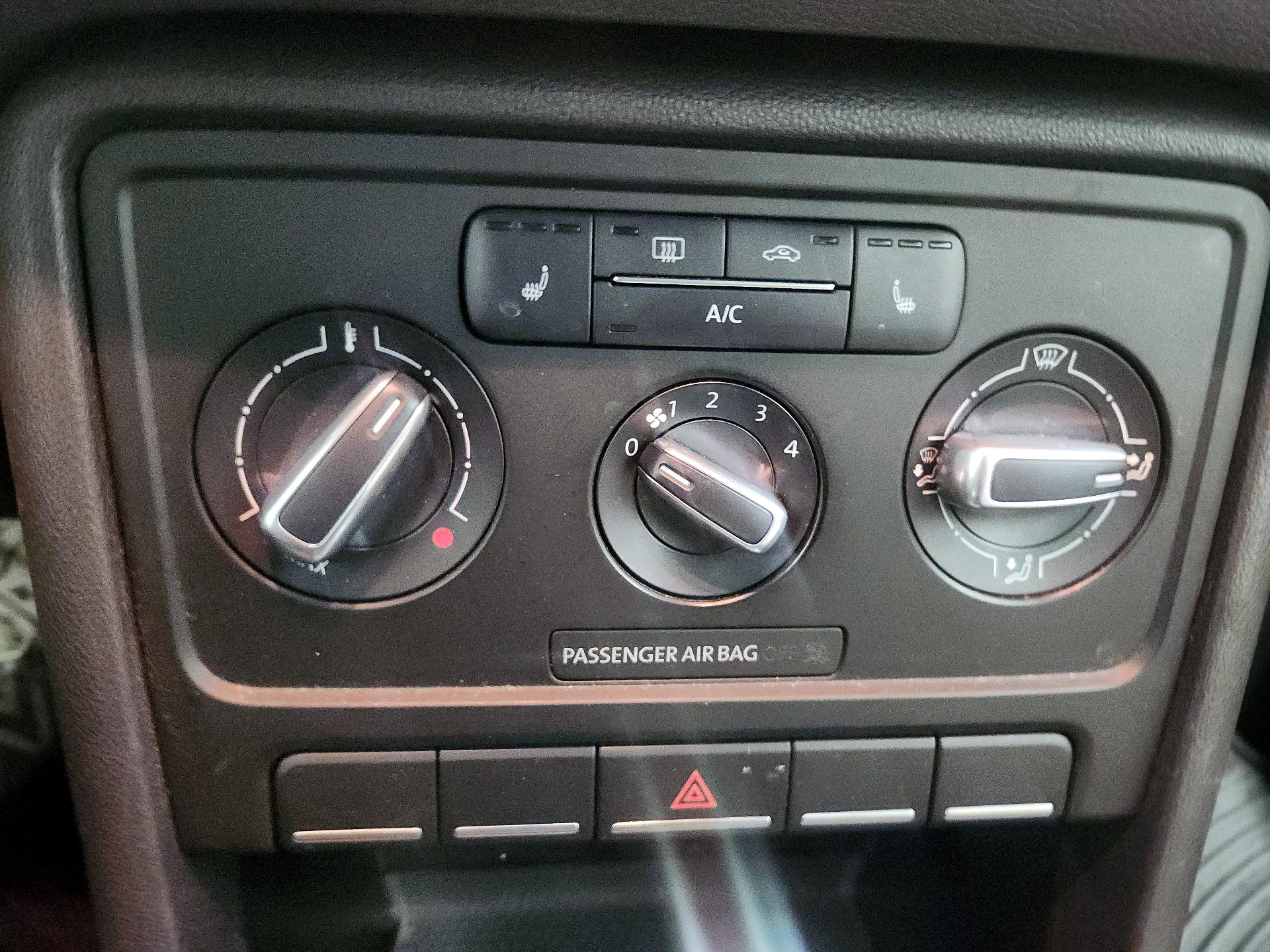 Thumbnail: 2017 Volkswagen Beetle - 15