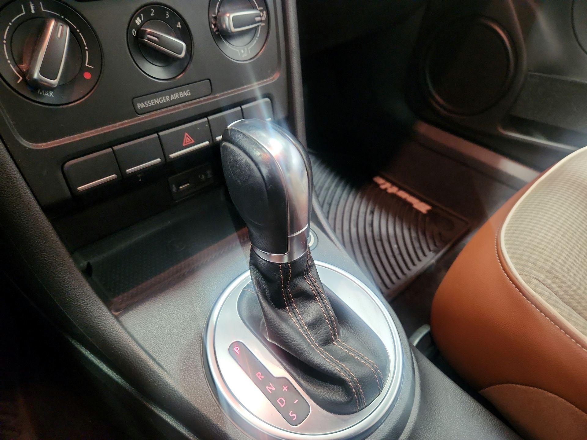 Thumbnail: 2017 Volkswagen Beetle - 16