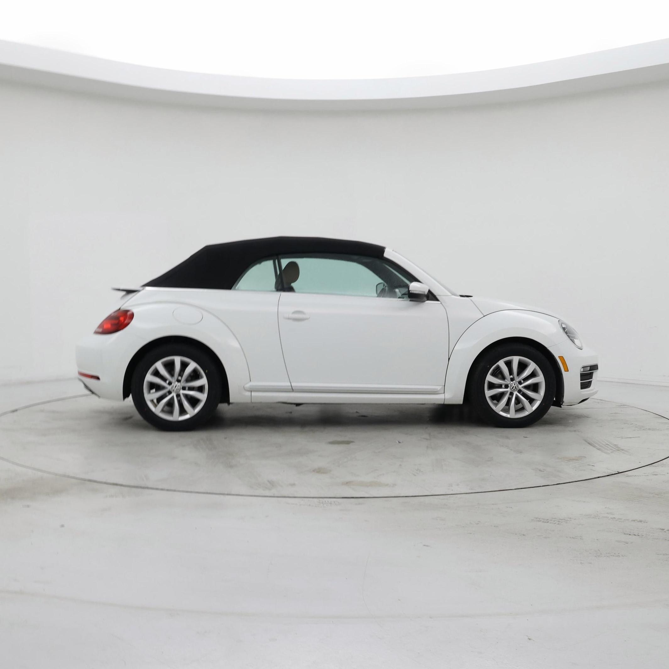 Thumbnail: 2017 Volkswagen Beetle - 7