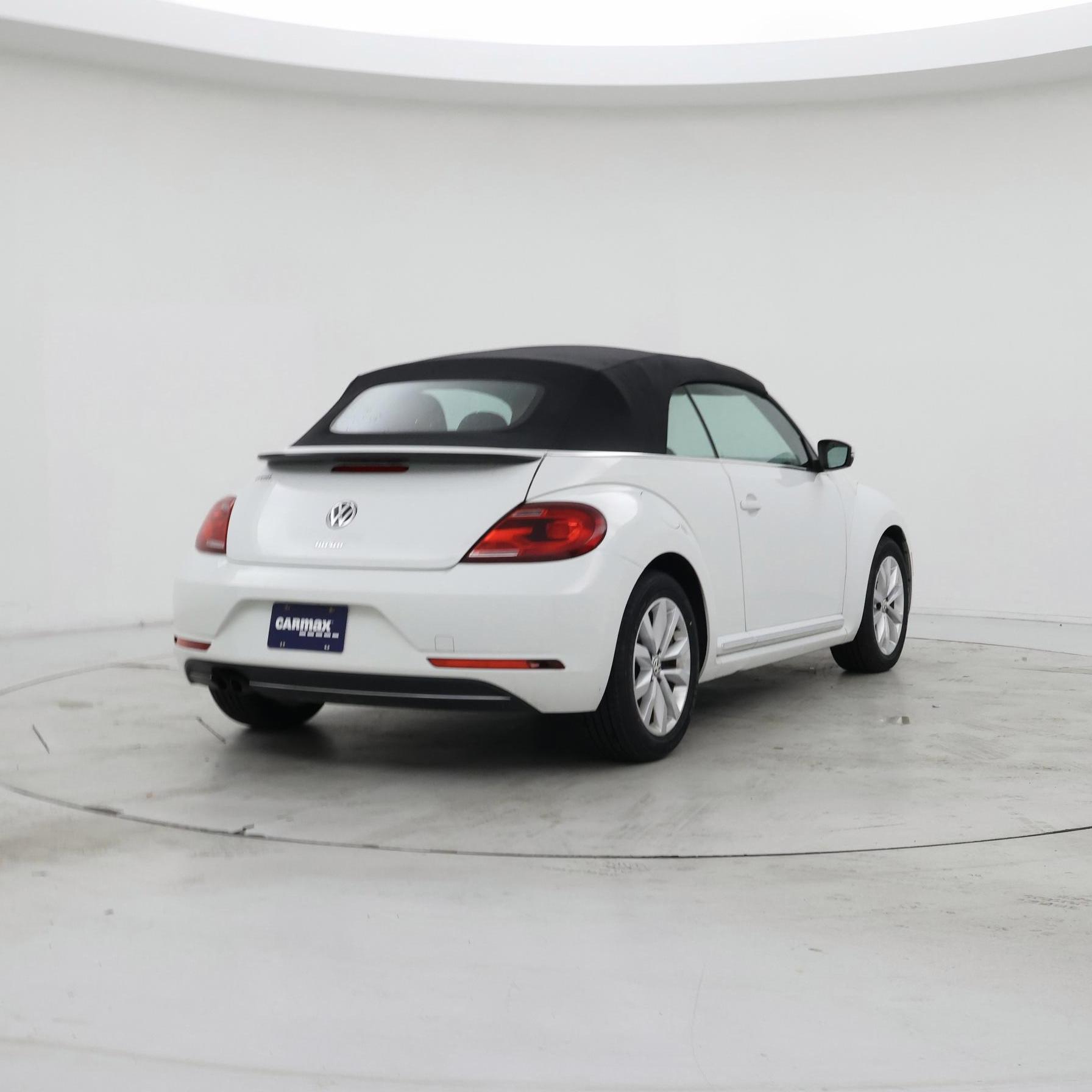 Thumbnail: 2017 Volkswagen Beetle - 8