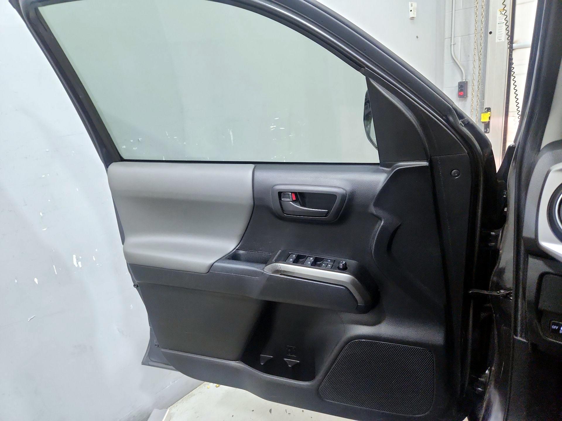 Thumbnail: 2021 Toyota Tacoma - 12