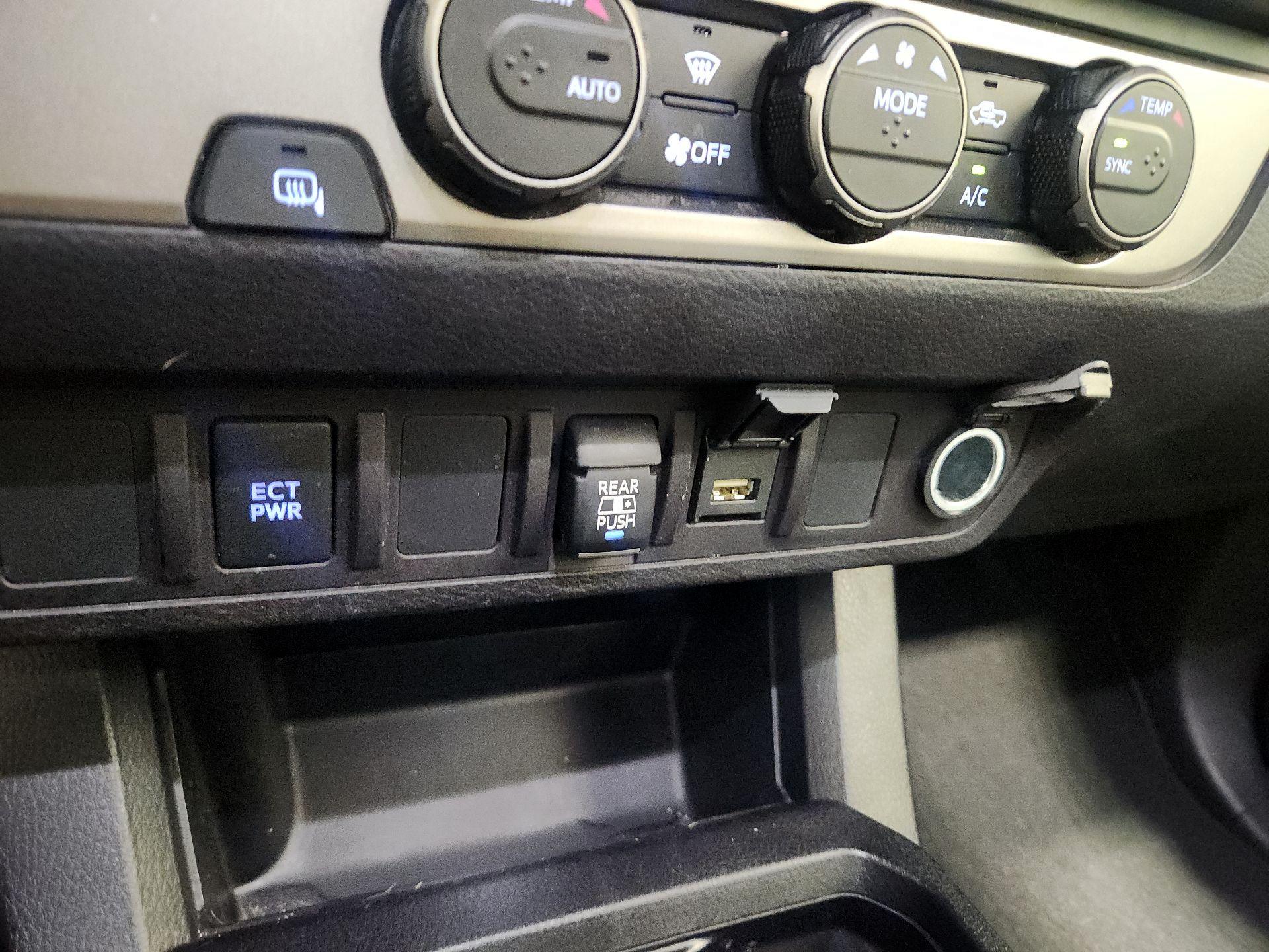 Thumbnail: 2021 Toyota Tacoma - 18