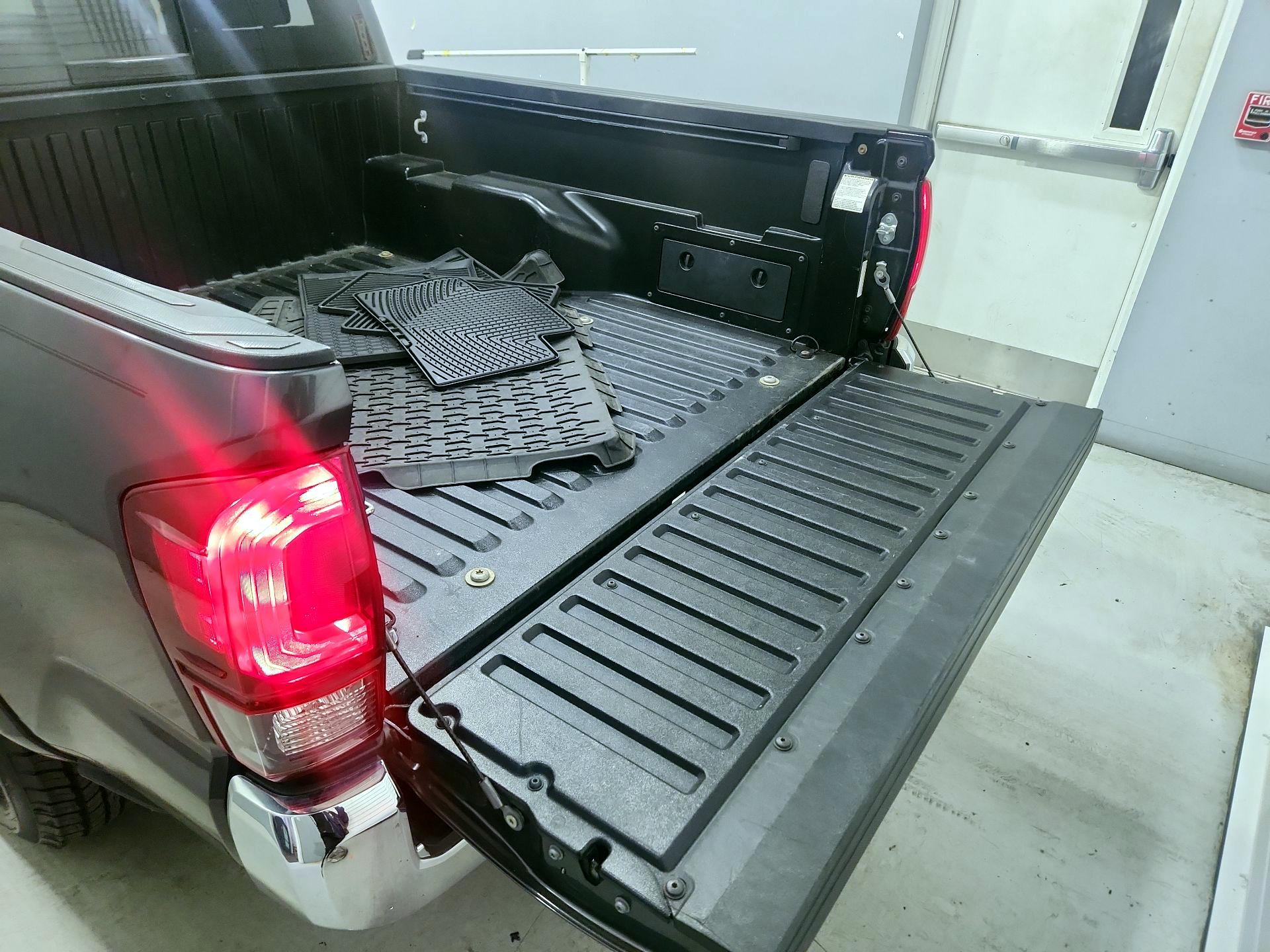 Thumbnail: 2021 Toyota Tacoma - 20