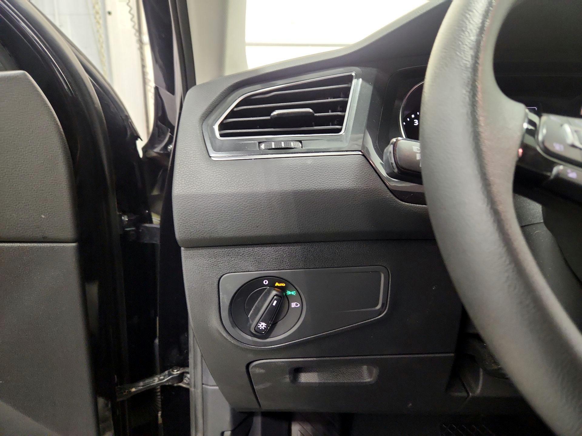 Thumbnail: 2020 Volkswagen Tiguan - 13