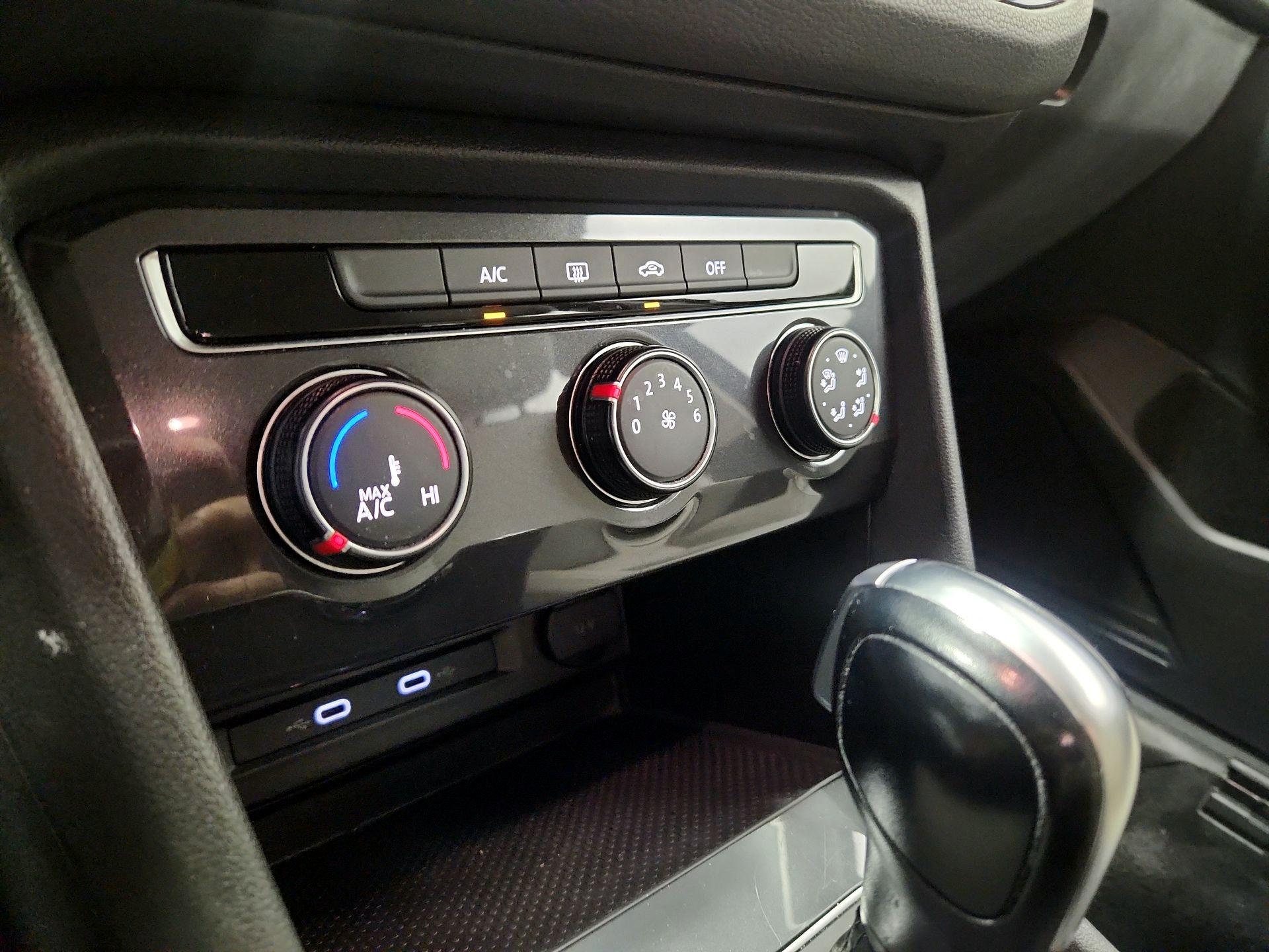 Thumbnail: 2020 Volkswagen Tiguan - 16